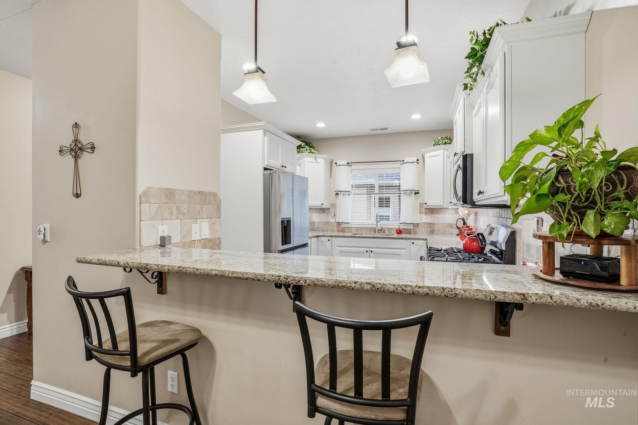 1669 E Horse Creek, Meridian, Idaho 83642, 3 Bedrooms, 2 Bathrooms, Residential For Sale, Price $409,900,MLS 98973096