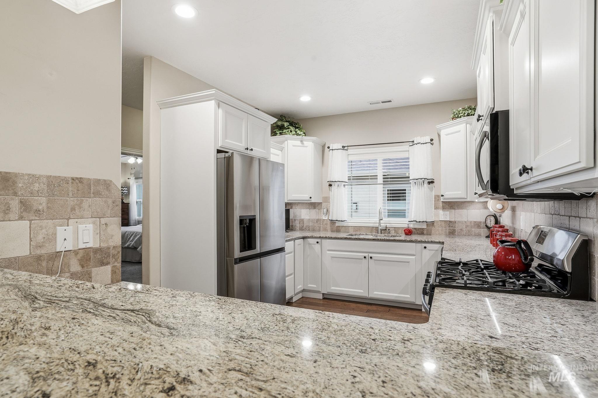 1669 E Horse Creek, Meridian, Idaho 83642, 3 Bedrooms, 2 Bathrooms, Residential For Sale, Price $409,900,MLS 98973096