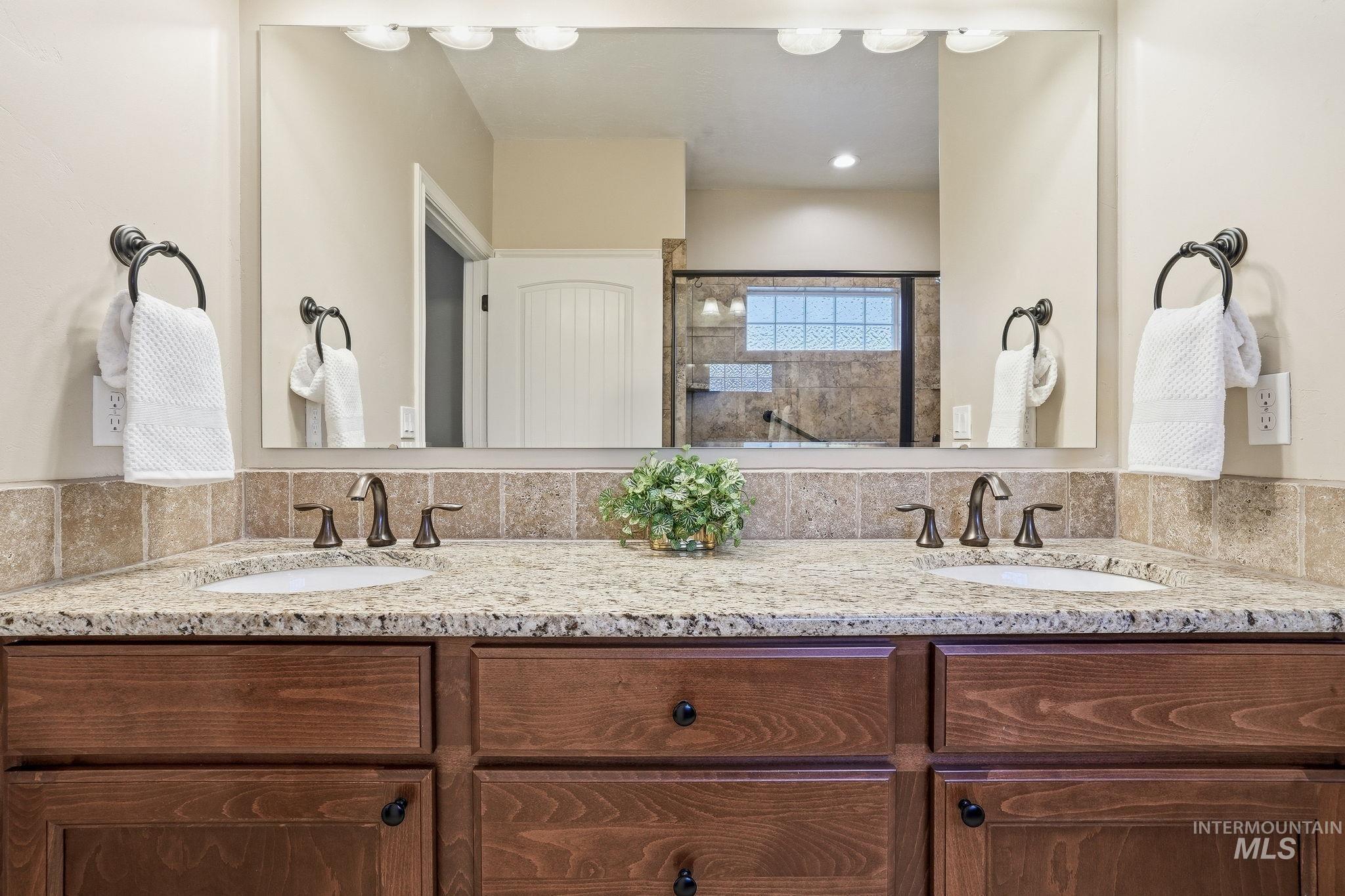 1669 E Horse Creek, Meridian, Idaho 83642, 3 Bedrooms, 2 Bathrooms, Residential For Sale, Price $409,900,MLS 98973096