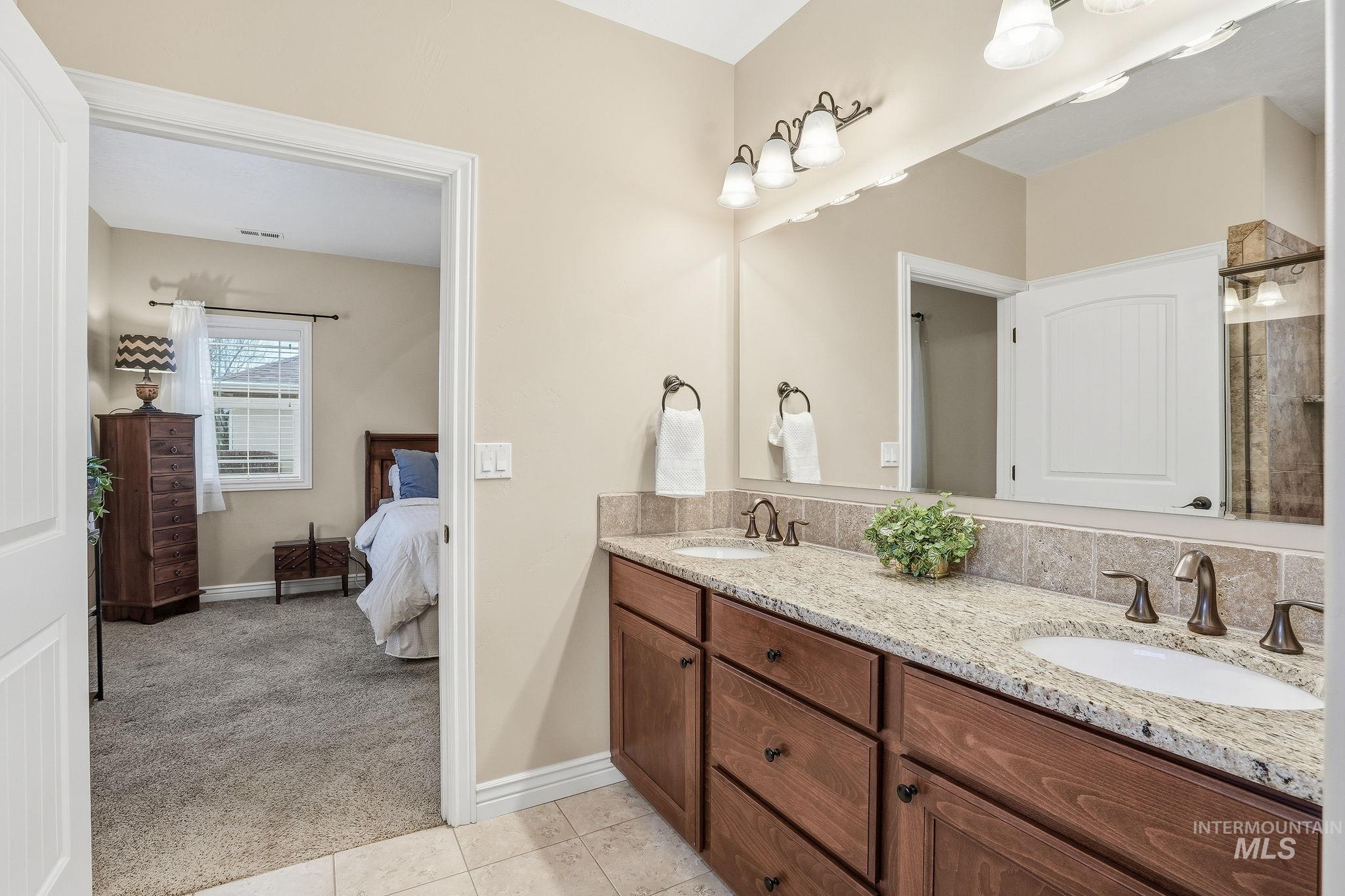 1669 E Horse Creek, Meridian, Idaho 83642, 3 Bedrooms, 2 Bathrooms, Residential For Sale, Price $409,900,MLS 98973096