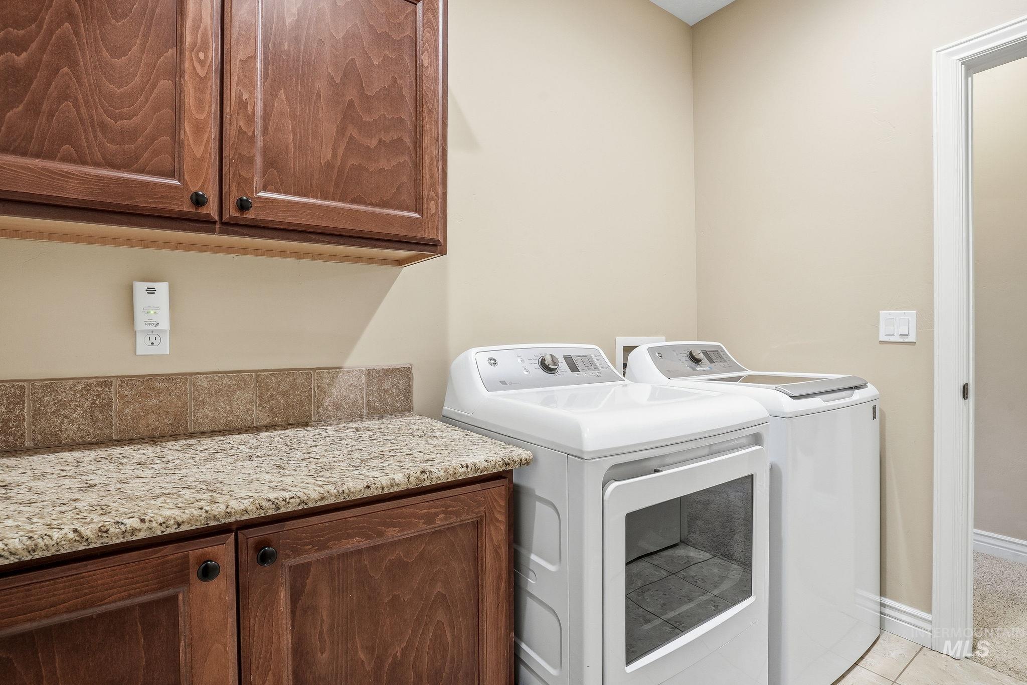 1669 E Horse Creek, Meridian, Idaho 83642, 3 Bedrooms, 2 Bathrooms, Residential For Sale, Price $409,900,MLS 98973096