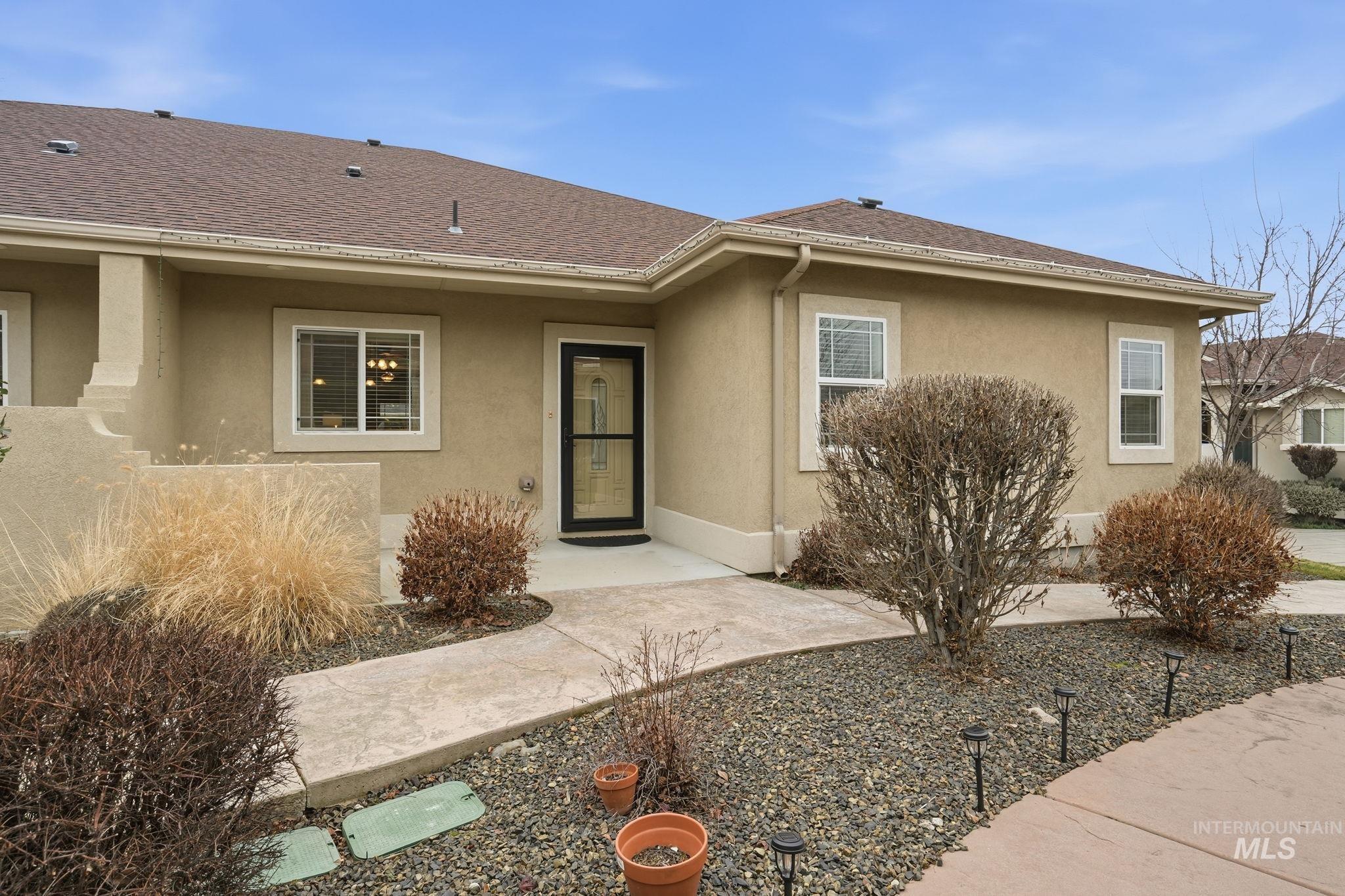 1669 E Horse Creek, Meridian, Idaho 83642, 3 Bedrooms, 2 Bathrooms, Residential For Sale, Price $409,900,MLS 98973096