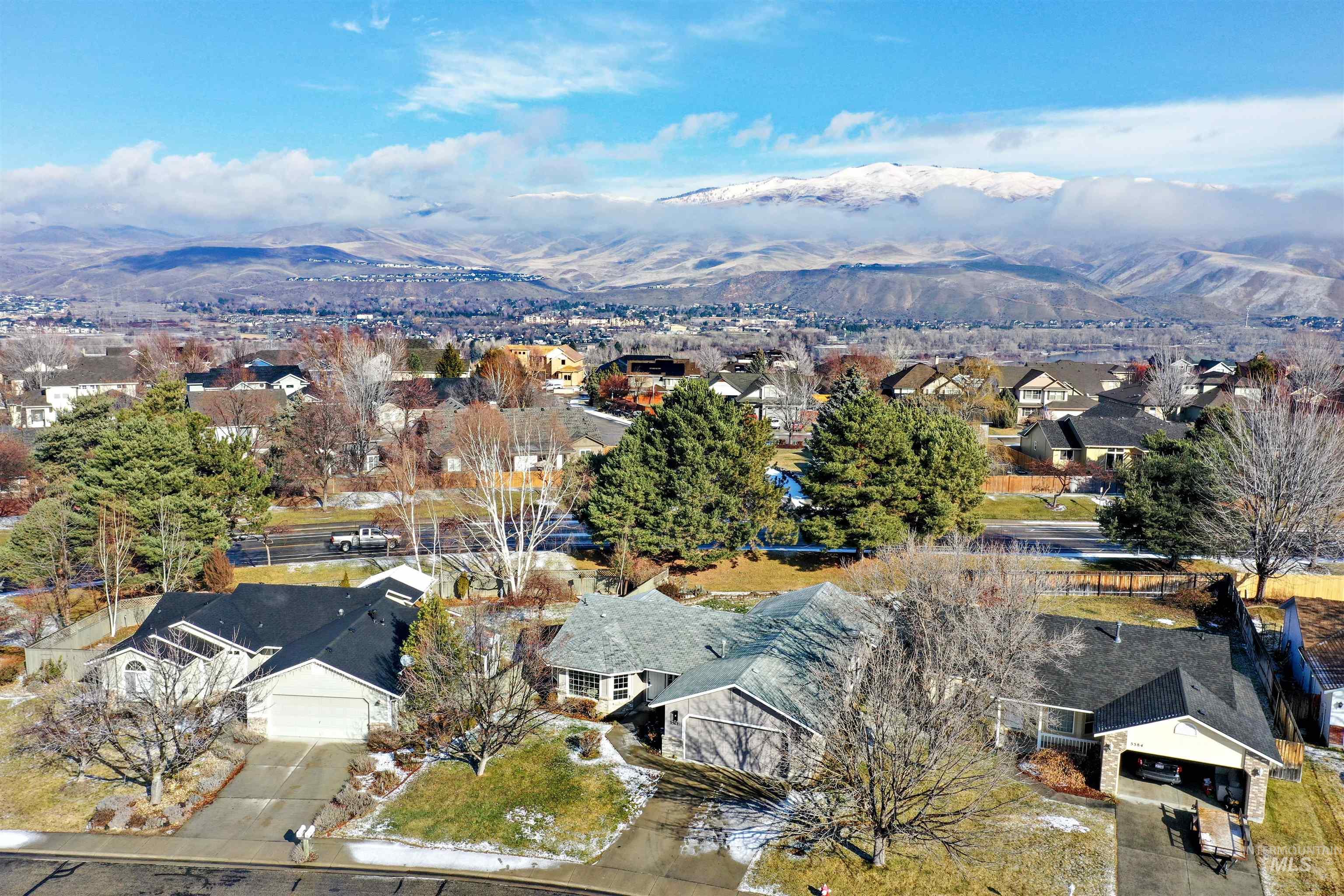 5562 S Impatiens Place, Boise, Idaho 83716-7000, 3 Bedrooms, 2 Bathrooms, Residential For Sale, Price $529,900,MLS 98973104