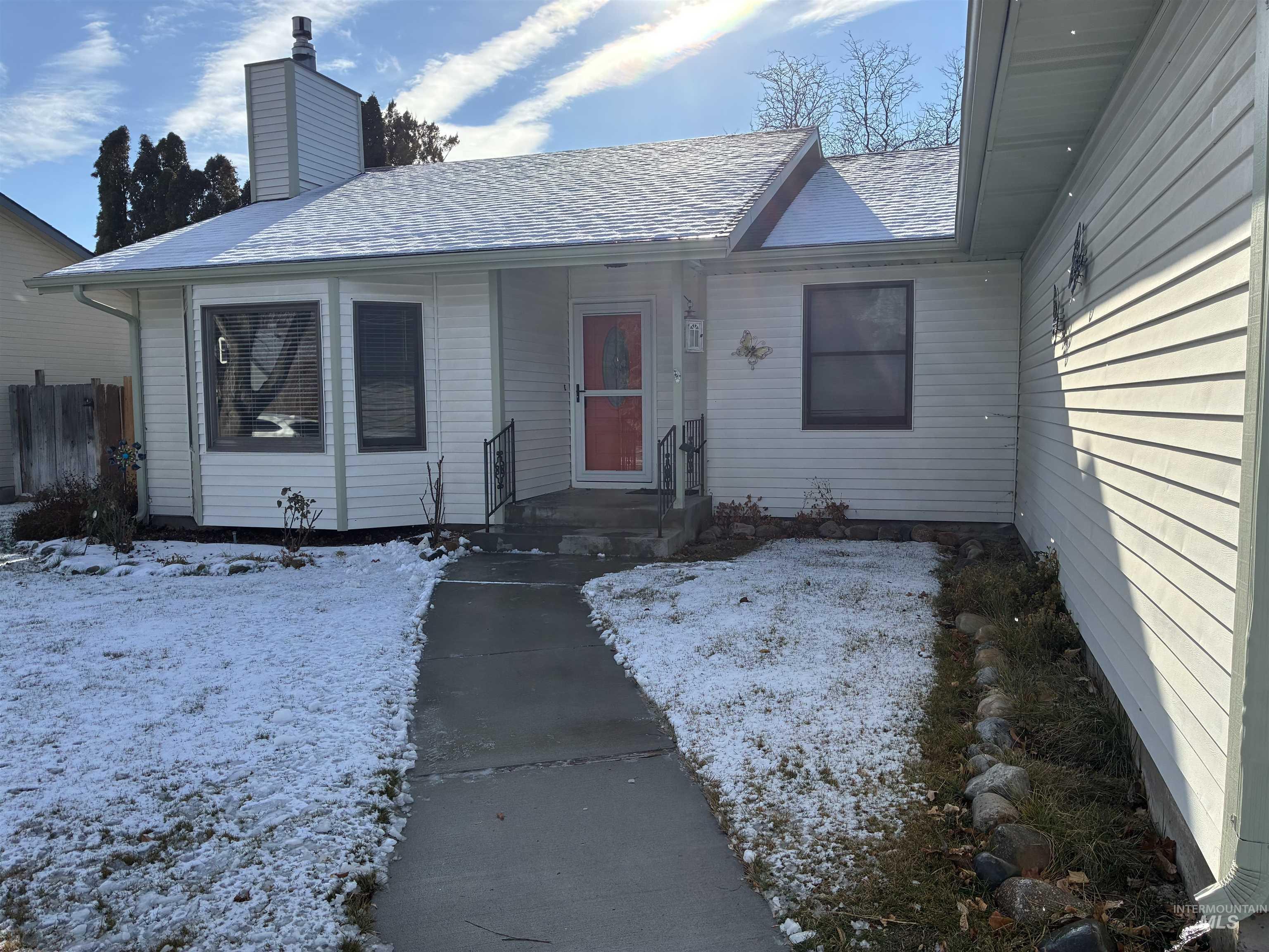 745 Hiawatha Way, Twin Falls, Idaho 83301, 3 Bedrooms, 2 Bathrooms, Residential For Sale, Price $359,000,MLS 98973107