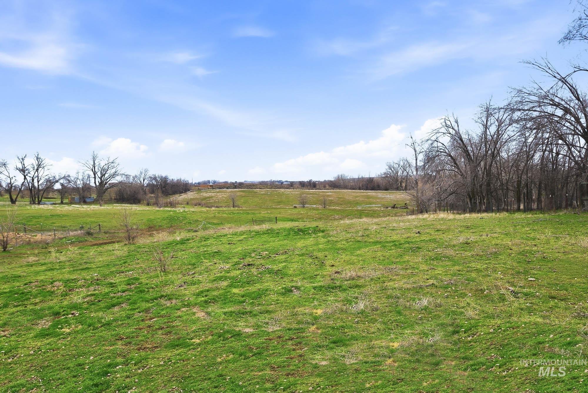 17567 Hollow Rd, Caldwell, Idaho 83607, 3 Bedrooms, 2 Bathrooms, Residential For Sale, Price $550,000,MLS 98973110