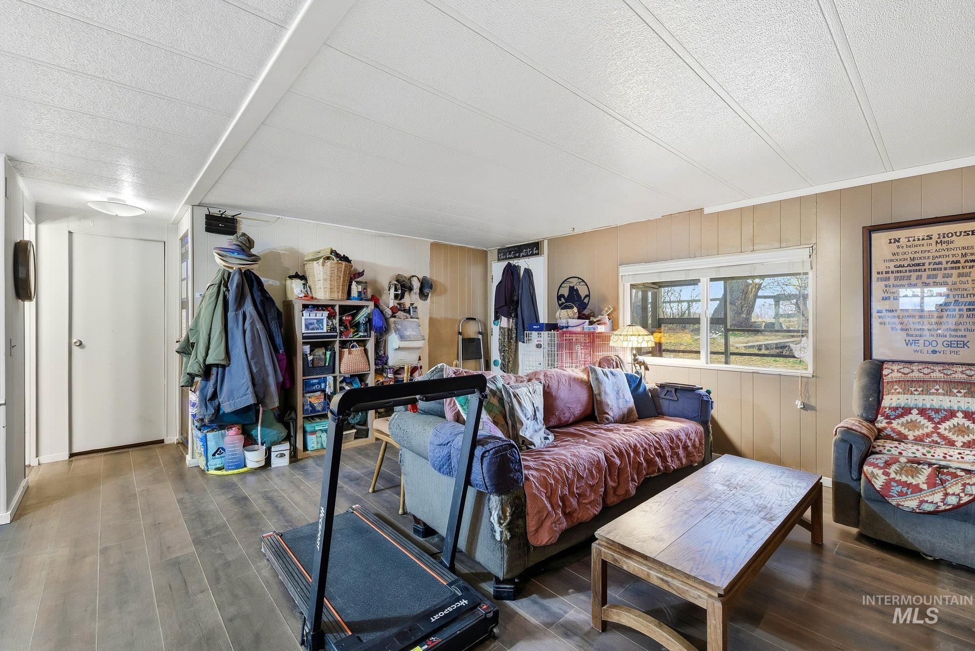 17567 Hollow Rd, Caldwell, Idaho 83607, 3 Bedrooms, 2 Bathrooms, Residential For Sale, Price $550,000,MLS 98973110