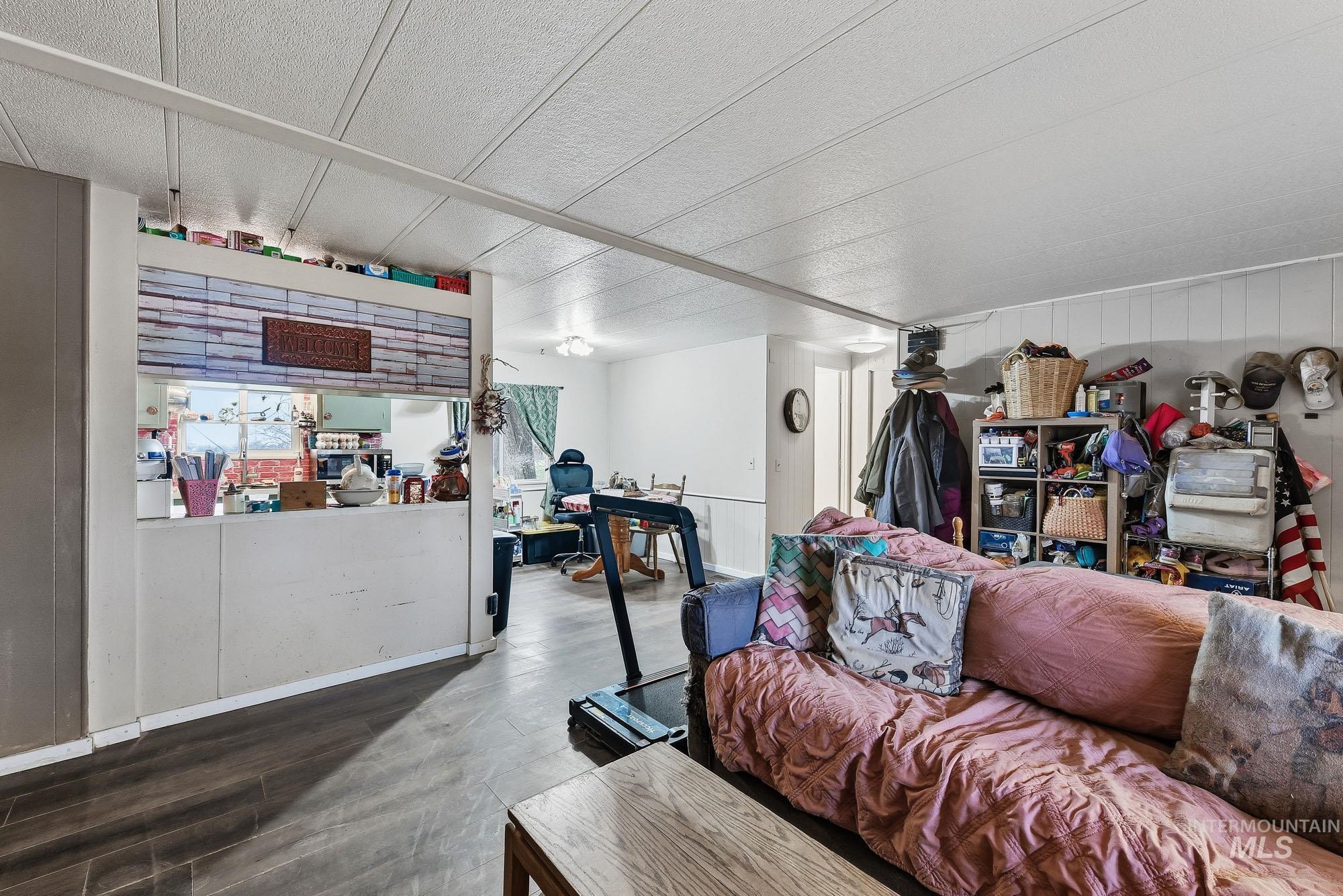 17567 Hollow Rd, Caldwell, Idaho 83607, 3 Bedrooms, 2 Bathrooms, Residential For Sale, Price $550,000,MLS 98973110