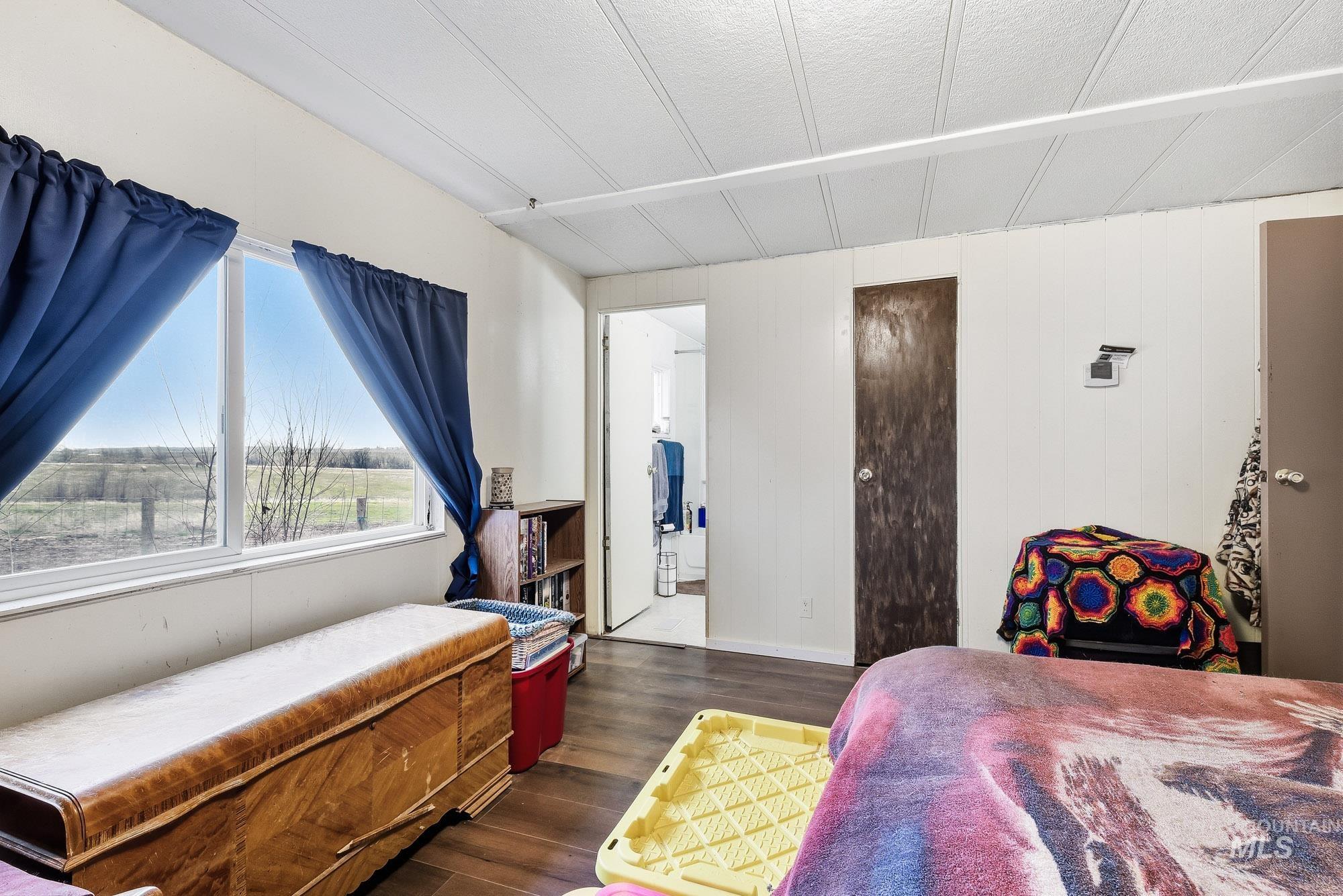 17567 Hollow Rd, Caldwell, Idaho 83607, 3 Bedrooms, 2 Bathrooms, Residential For Sale, Price $550,000,MLS 98973110