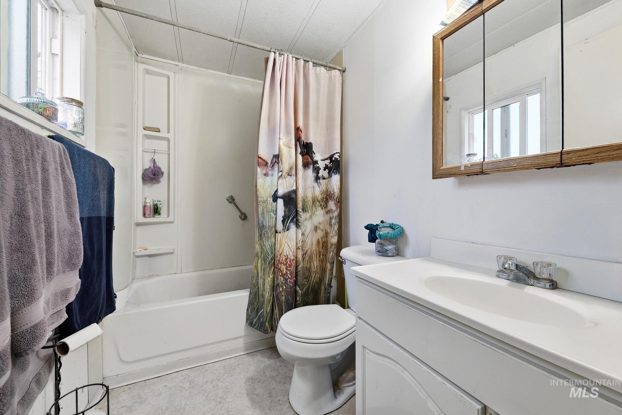 17567 Hollow Rd, Caldwell, Idaho 83607, 3 Bedrooms, 2 Bathrooms, Residential For Sale, Price $550,000,MLS 98973110