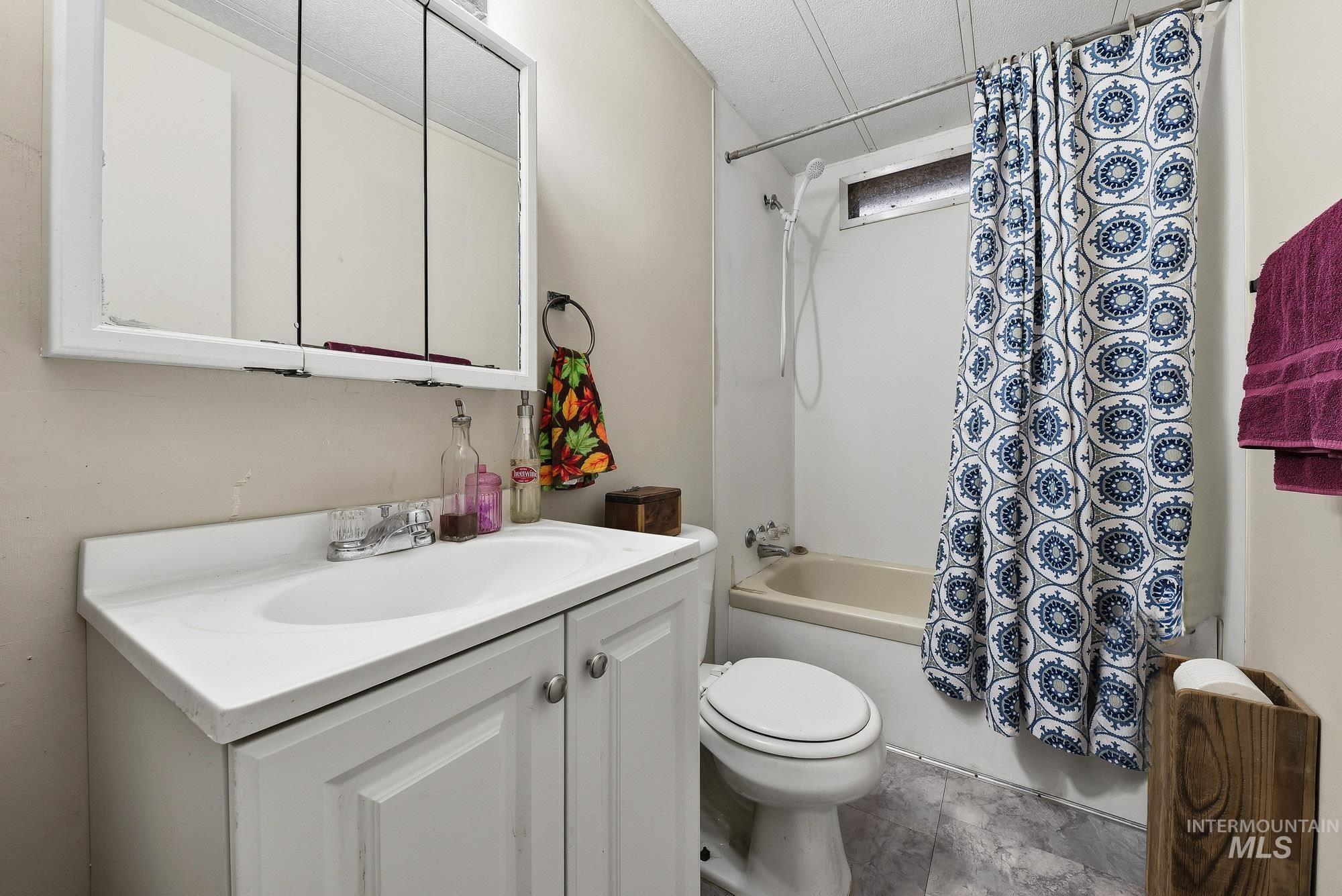 17567 Hollow Rd, Caldwell, Idaho 83607, 3 Bedrooms, 2 Bathrooms, Residential For Sale, Price $550,000,MLS 98973110