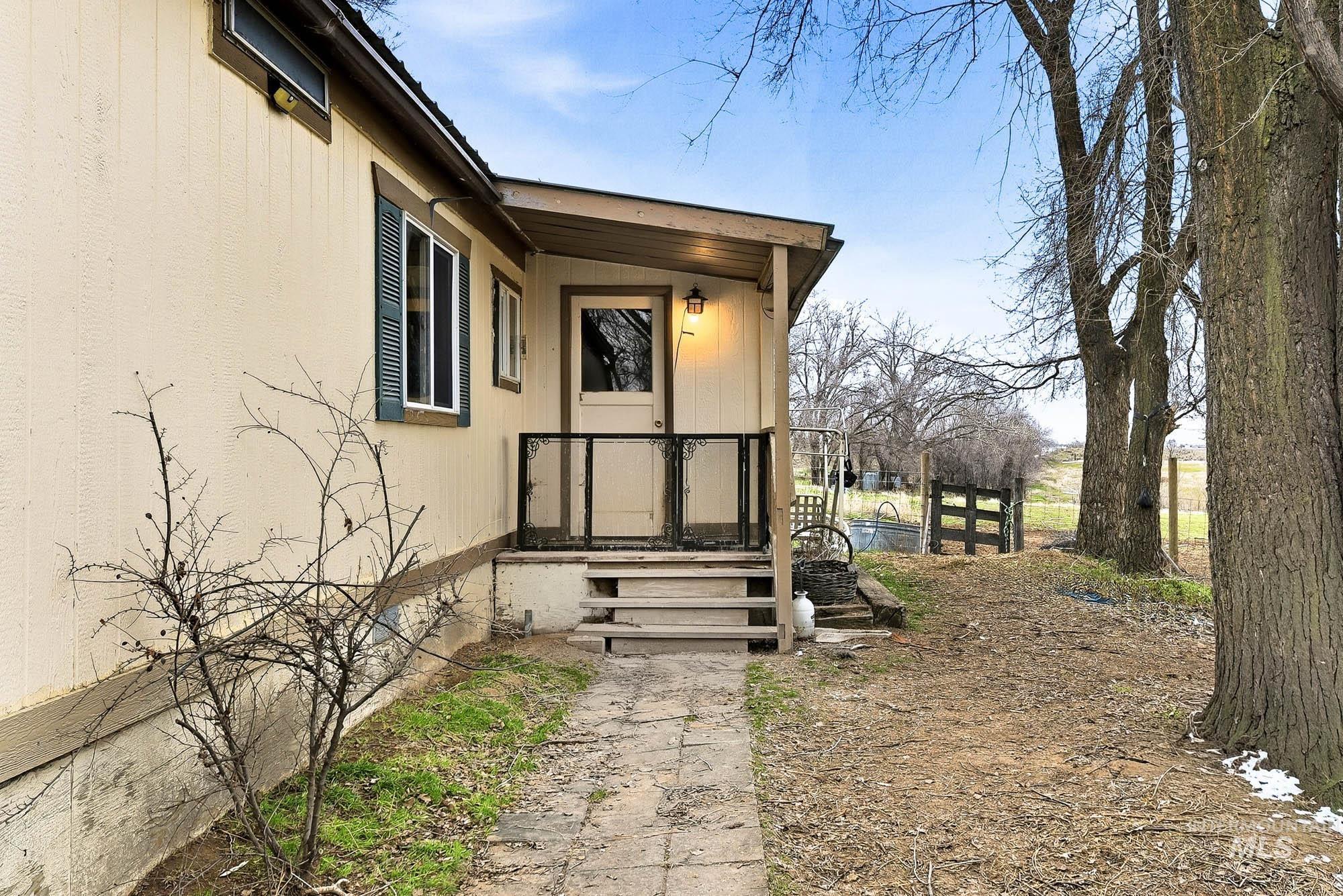 17567 Hollow Rd, Caldwell, Idaho 83607, 3 Bedrooms, 2 Bathrooms, Residential For Sale, Price $550,000,MLS 98973110