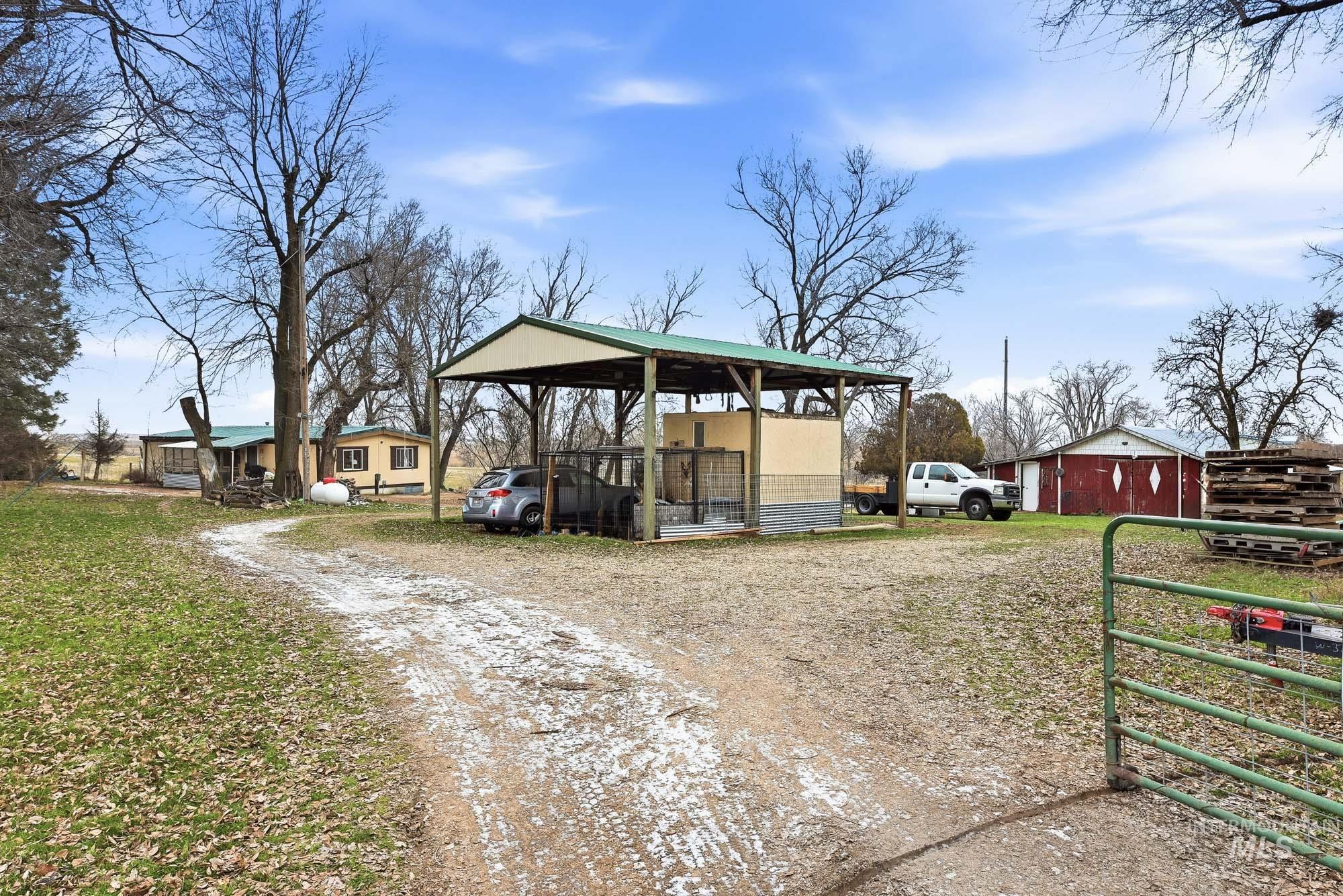 17567 Hollow Rd, Caldwell, Idaho 83607, 3 Bedrooms, 2 Bathrooms, Residential For Sale, Price $550,000,MLS 98973110