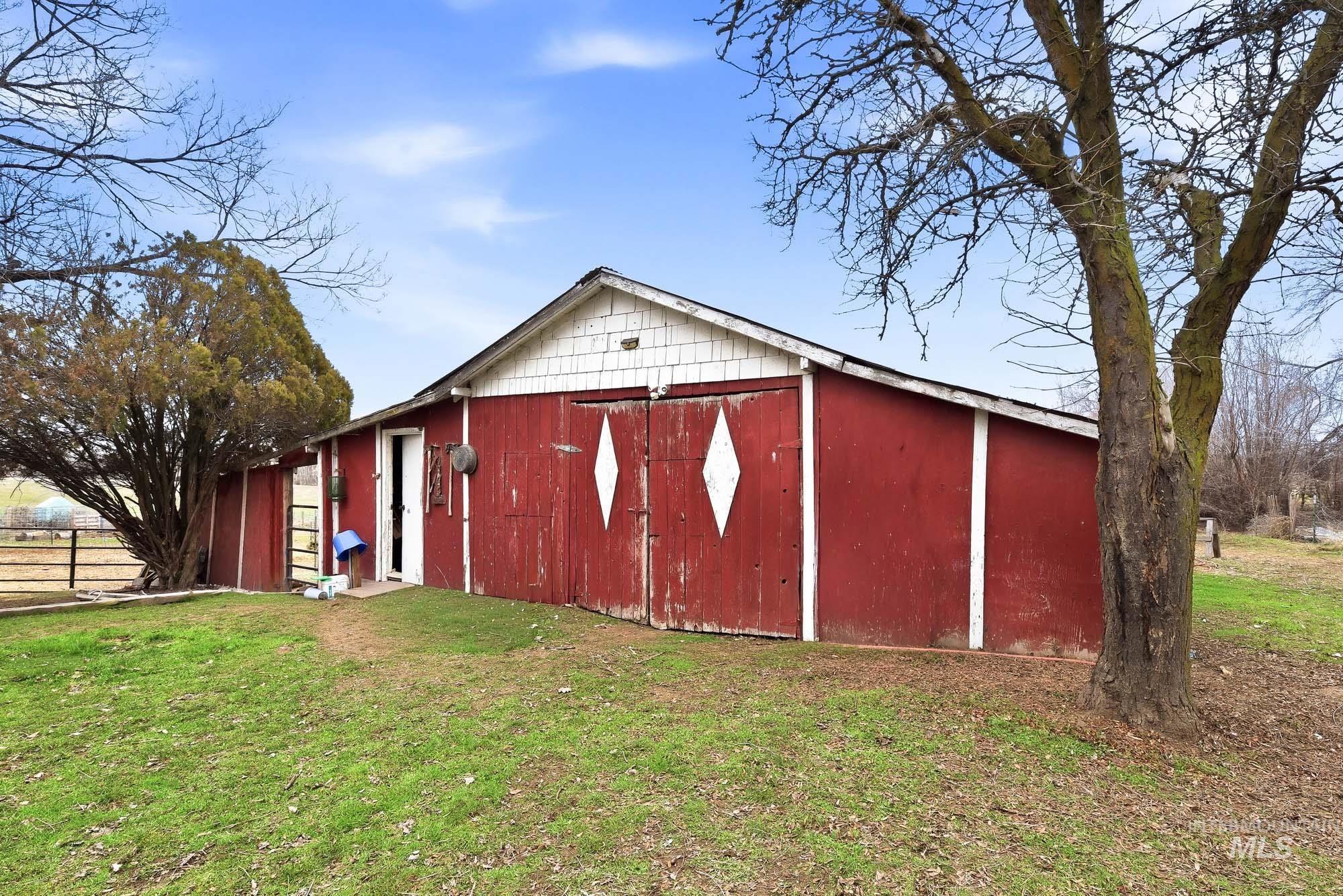 17567 Hollow Rd, Caldwell, Idaho 83607, 3 Bedrooms, 2 Bathrooms, Residential For Sale, Price $550,000,MLS 98973110