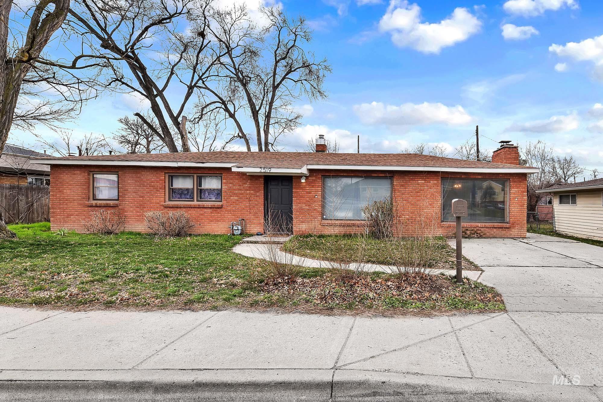 2519 S Vista Ave, Boise, Idaho 83705, 4 Bedrooms, 1 Bathroom, Residential For Sale, Price $399,000,MLS 98973114