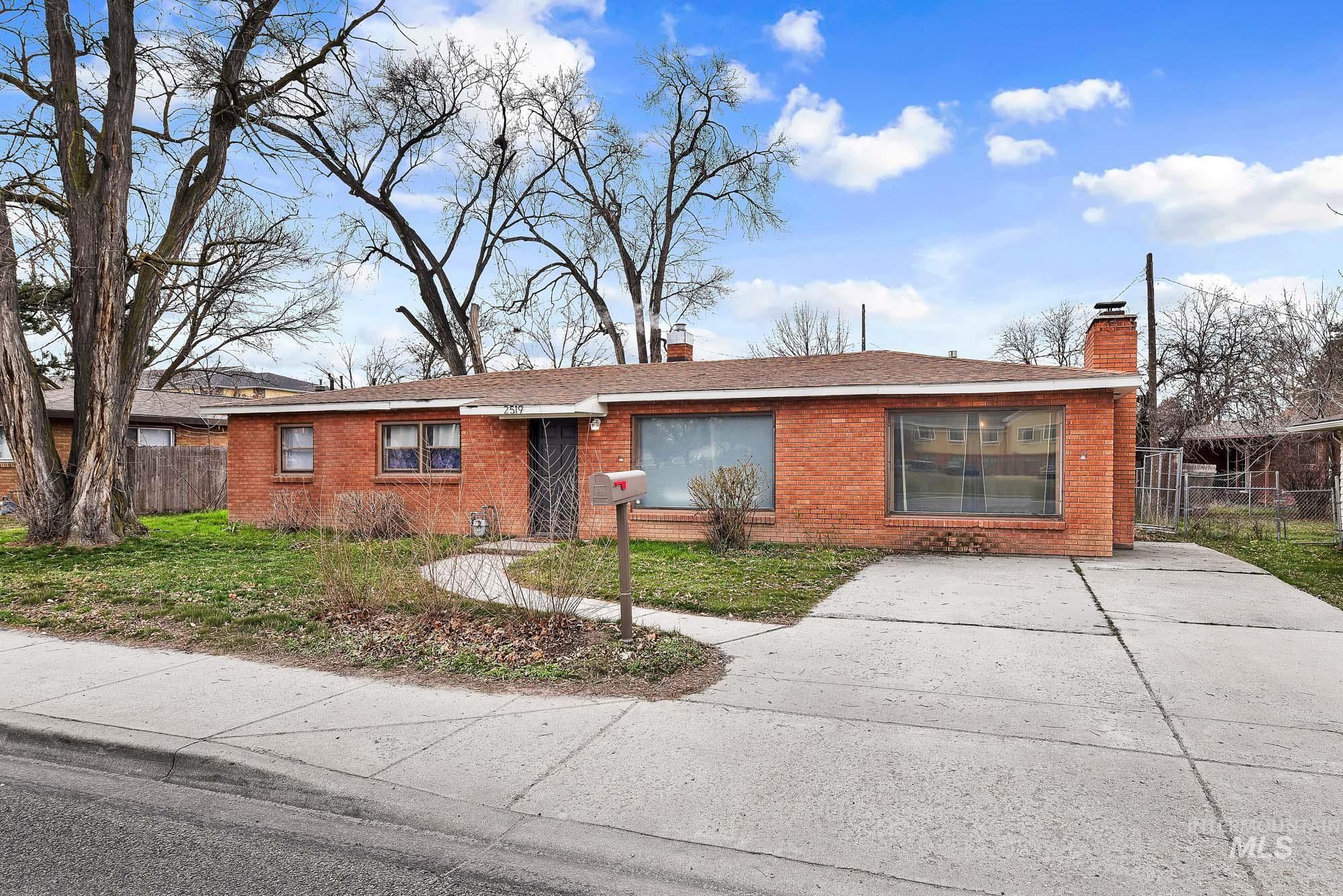 2519 S Vista Ave, Boise, Idaho 83705, 4 Bedrooms, 1 Bathroom, Residential For Sale, Price $399,000,MLS 98973114