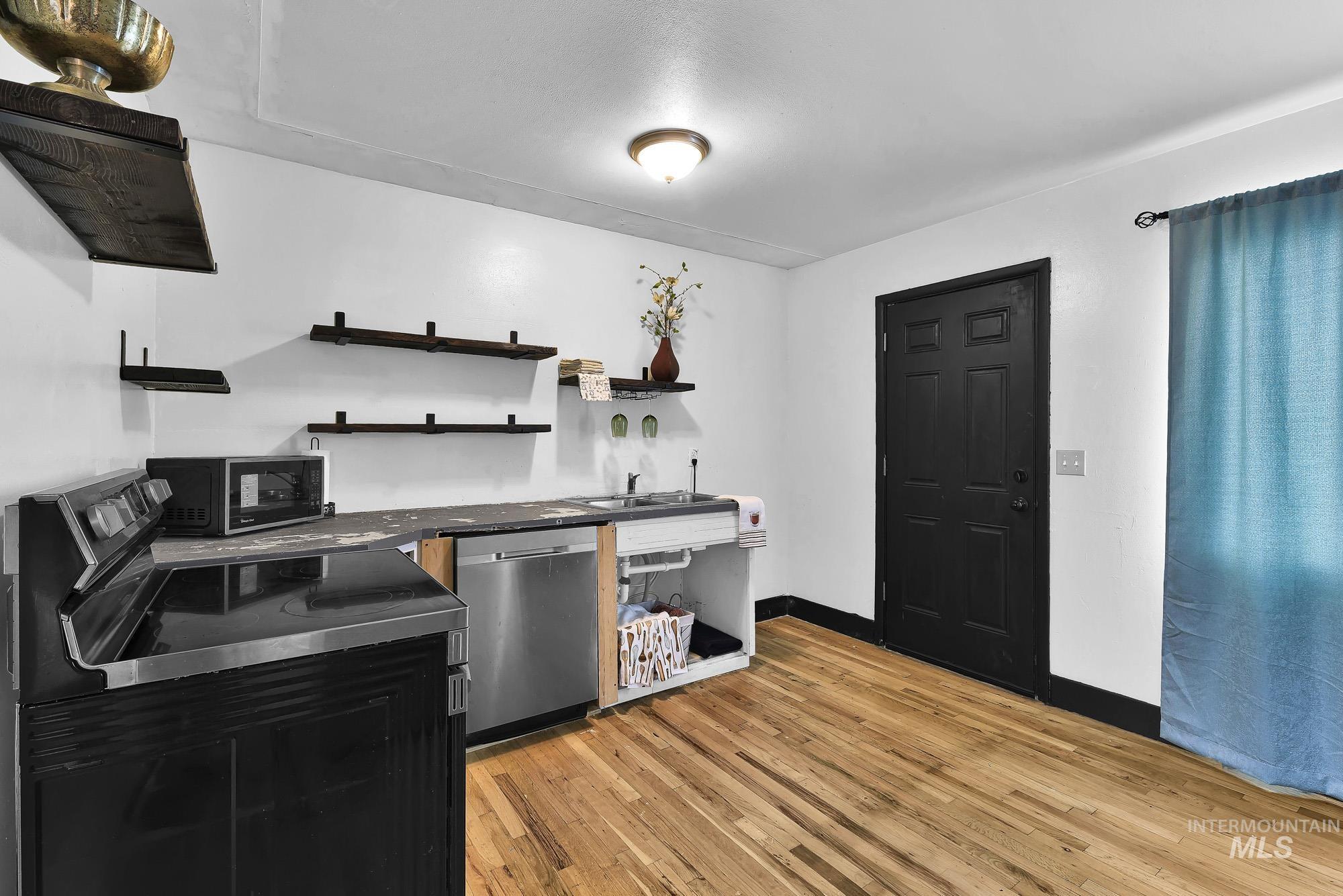 2519 S Vista Ave, Boise, Idaho 83705, 4 Bedrooms, 1 Bathroom, Residential For Sale, Price $399,000,MLS 98973114