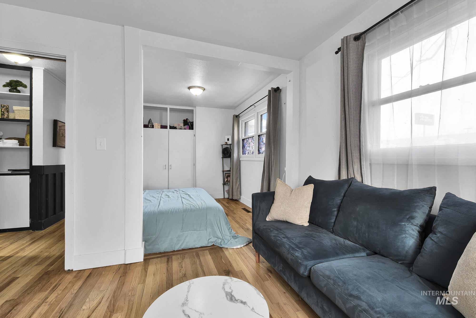 2519 S Vista Ave, Boise, Idaho 83705, 4 Bedrooms, 1 Bathroom, Residential For Sale, Price $399,000,MLS 98973114