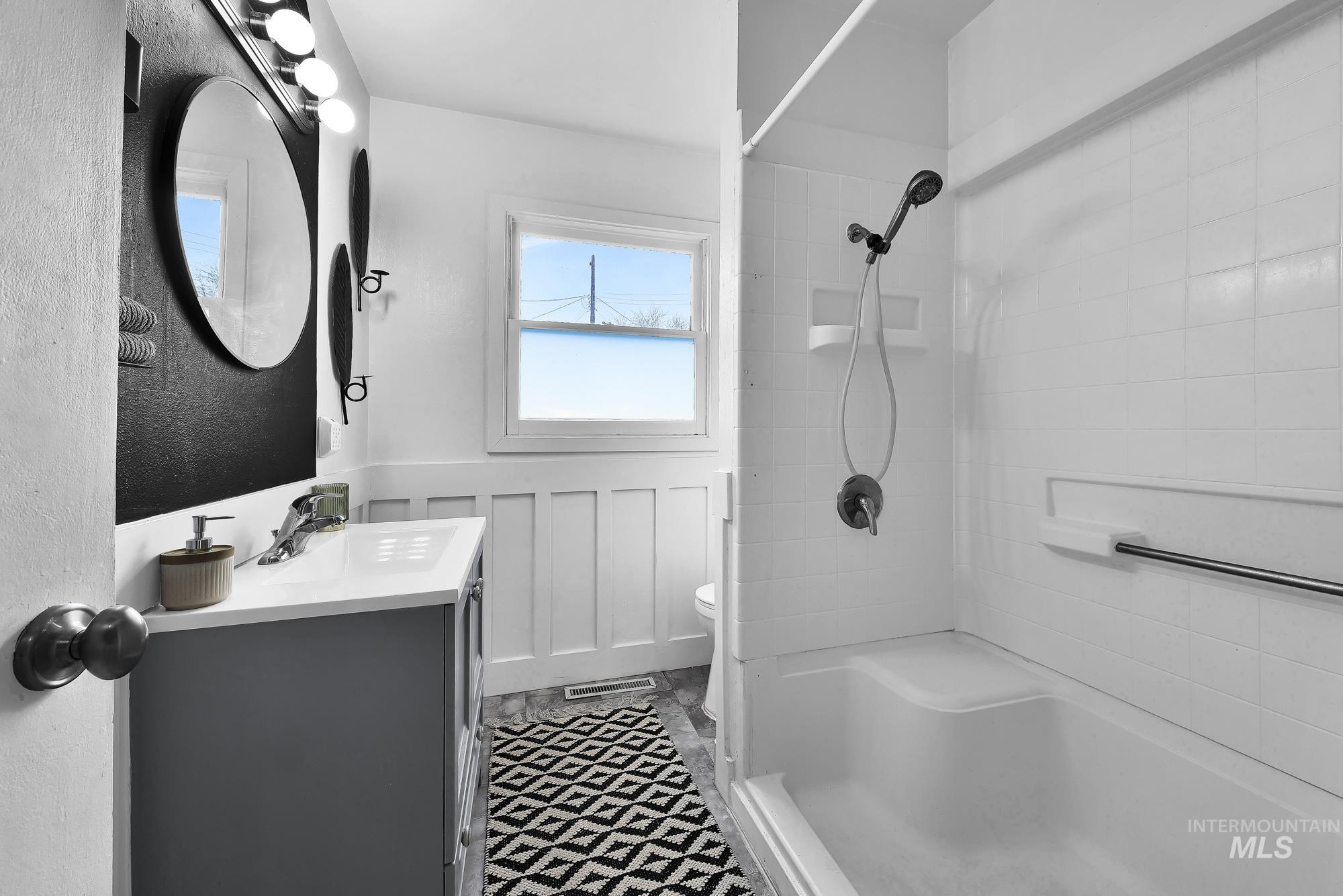 2519 S Vista Ave, Boise, Idaho 83705, 4 Bedrooms, 1 Bathroom, Residential For Sale, Price $399,000,MLS 98973114