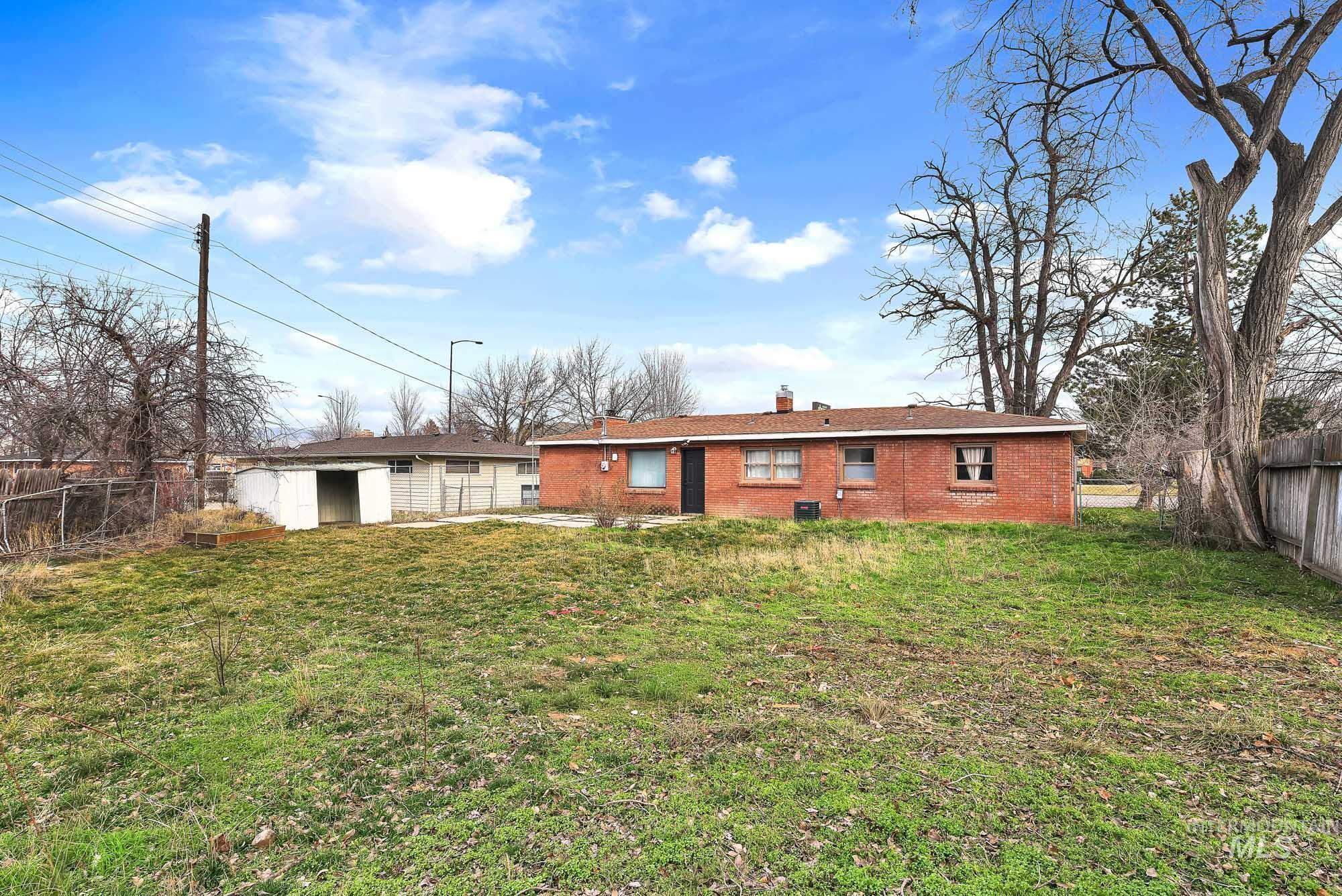 2519 S Vista Ave, Boise, Idaho 83705, 4 Bedrooms, 1 Bathroom, Residential For Sale, Price $399,000,MLS 98973114