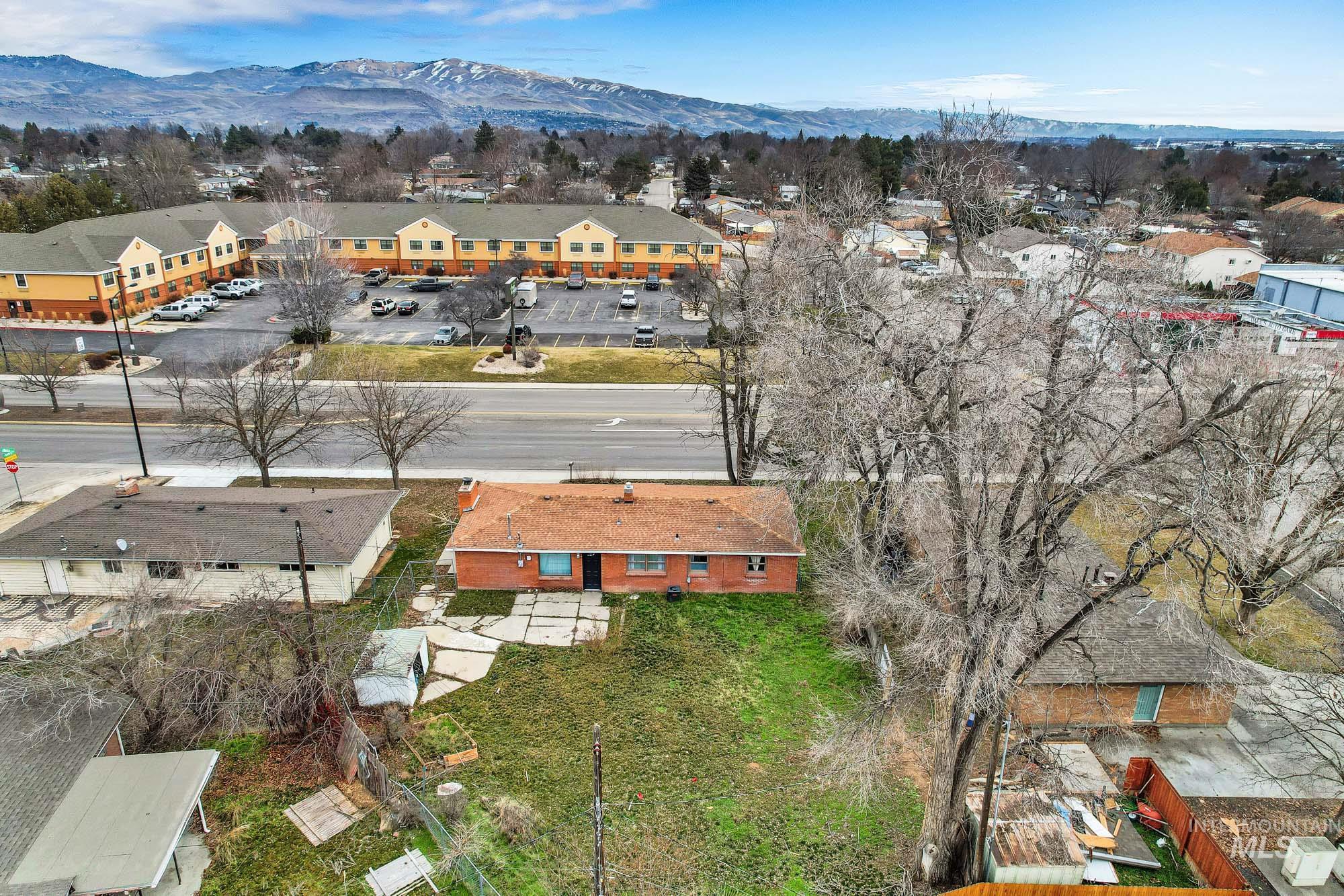 2519 S Vista Ave, Boise, Idaho 83705, 4 Bedrooms, 1 Bathroom, Residential For Sale, Price $399,000,MLS 98973114