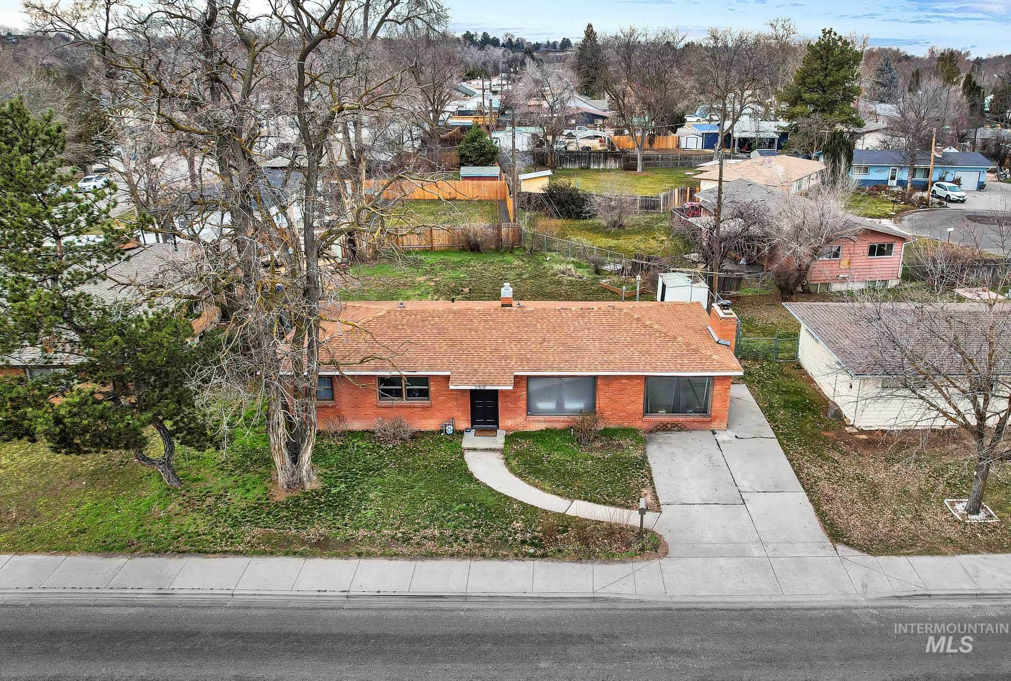 2519 S Vista Ave, Boise, Idaho 83705, 4 Bedrooms, 1 Bathroom, Residential For Sale, Price $399,000,MLS 98973114