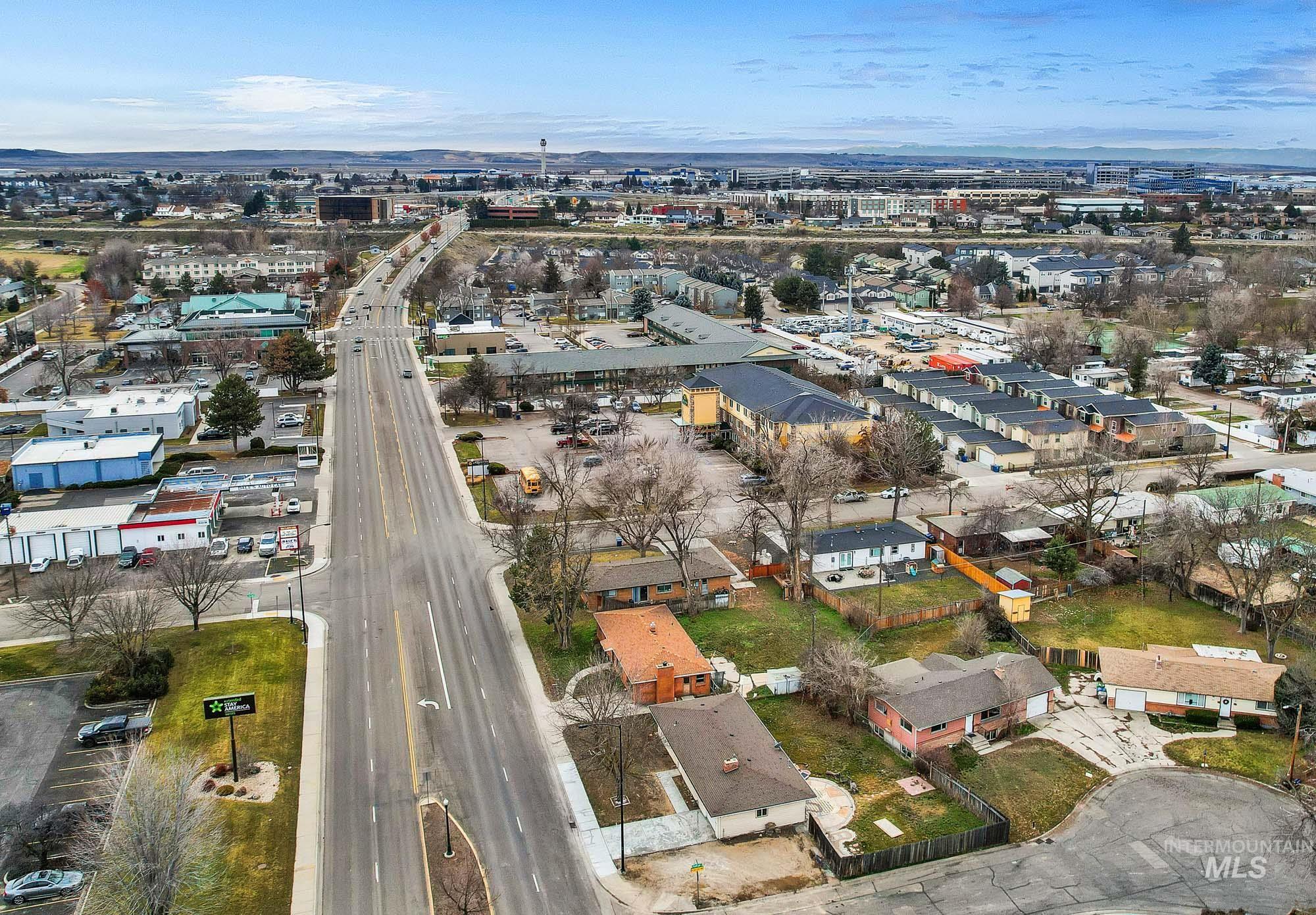 2519 S Vista Ave, Boise, Idaho 83705, 4 Bedrooms, 1 Bathroom, Residential For Sale, Price $399,000,MLS 98973114