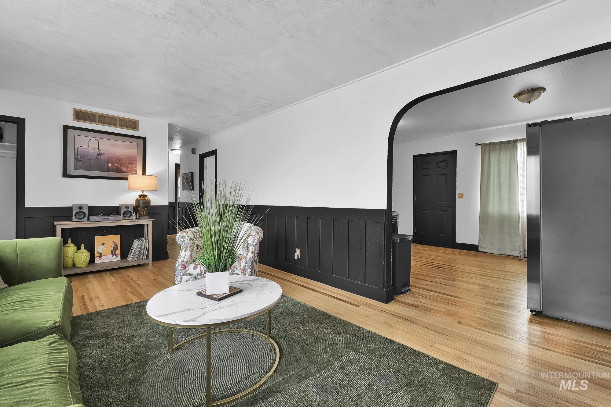 2519 S Vista Ave, Boise, Idaho 83705, 4 Bedrooms, 1 Bathroom, Residential For Sale, Price $399,000,MLS 98973114