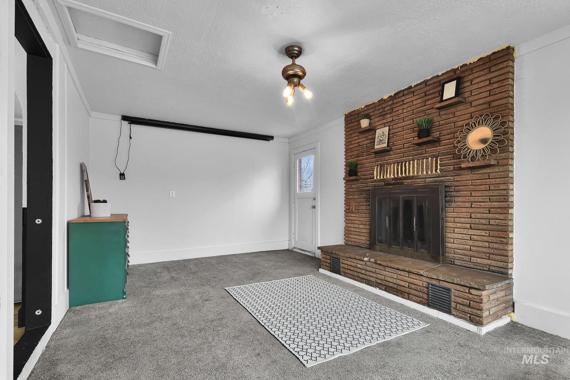 2519 S Vista Ave, Boise, Idaho 83705, 4 Bedrooms, 1 Bathroom, Residential For Sale, Price $399,000,MLS 98973114