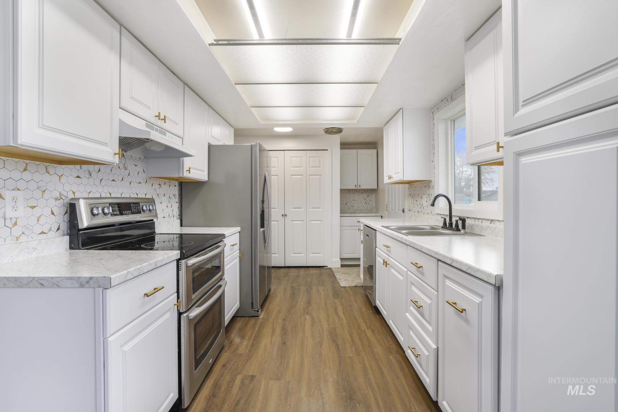 201 E 27th St., Burley, Idaho 83318, 5 Bedrooms, 3 Bathrooms, Residential For Sale, Price $379,000,MLS 98973117