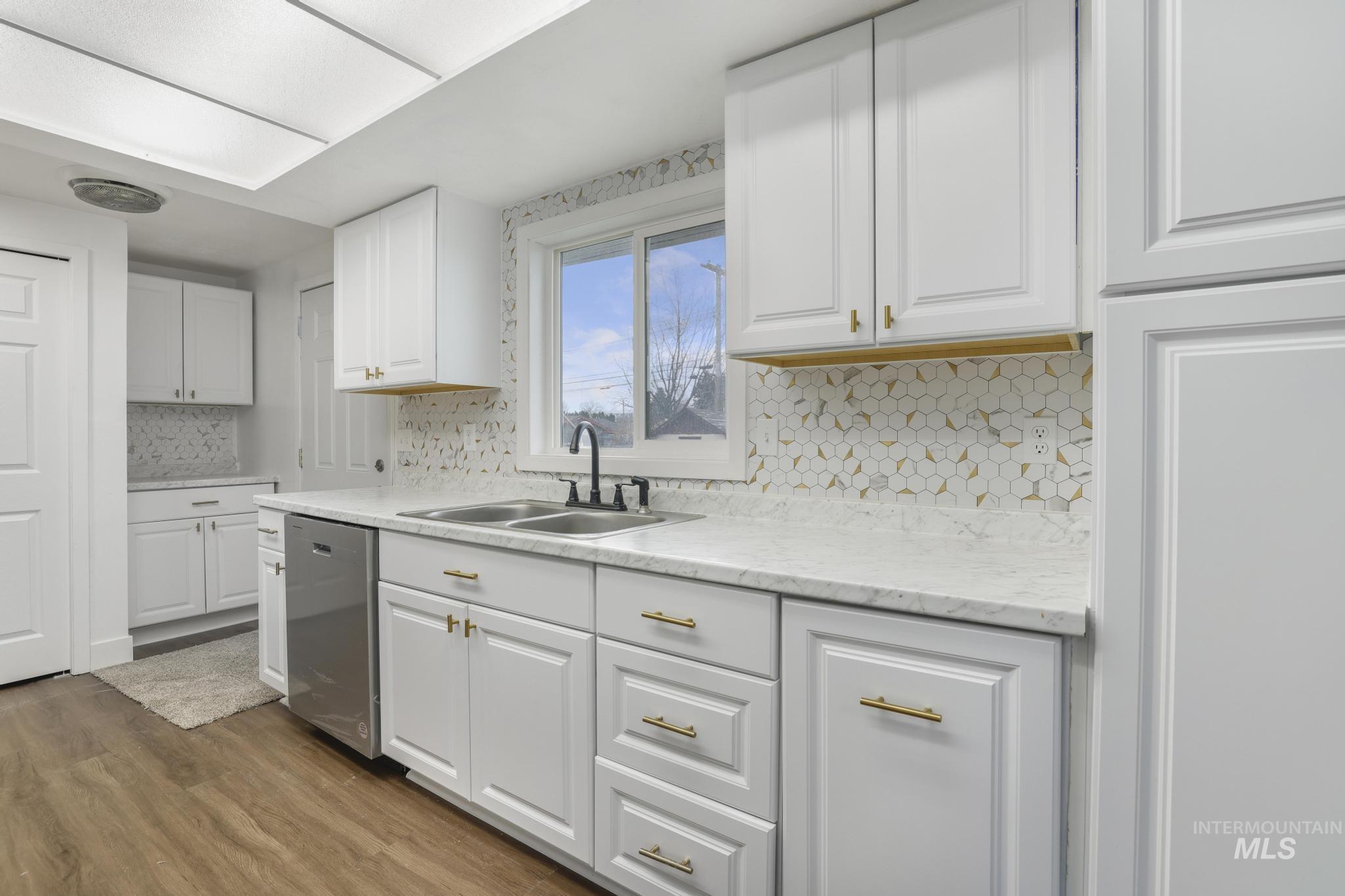 201 E 27th St., Burley, Idaho 83318, 5 Bedrooms, 3 Bathrooms, Residential For Sale, Price $379,000,MLS 98973117