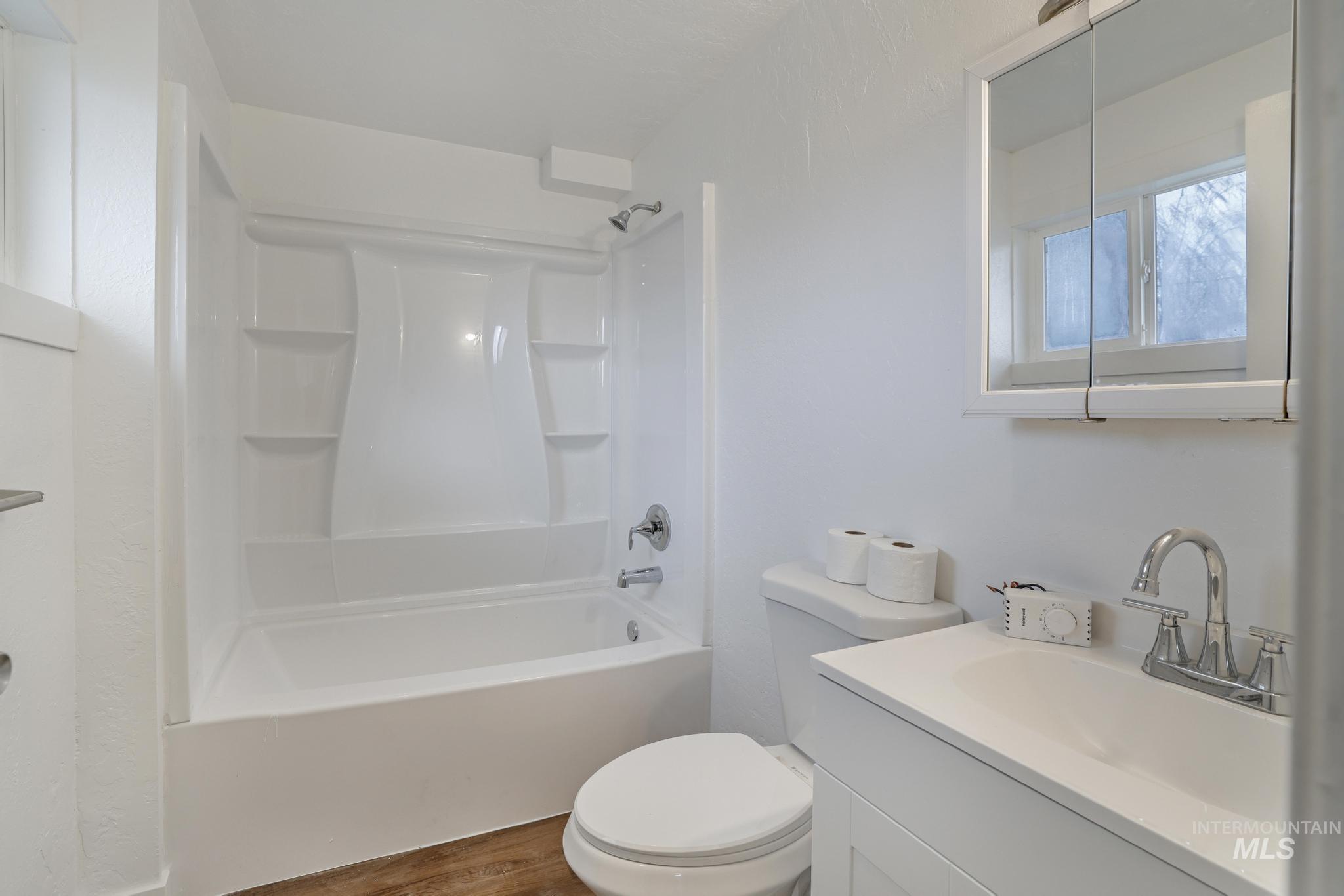 201 E 27th St., Burley, Idaho 83318, 5 Bedrooms, 3 Bathrooms, Residential For Sale, Price $379,000,MLS 98973117