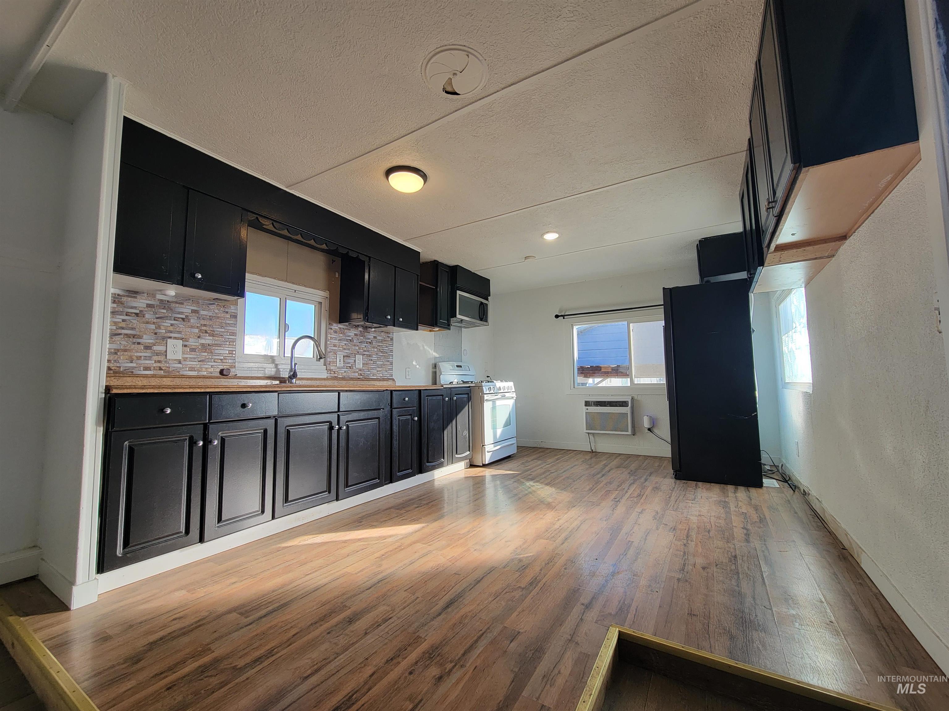 1410 W Flamingo Ave, Nampa, Idaho 83651, 3 Bedrooms, 1 Bathroom, Residential For Sale, Price $68,000,MLS 98973118