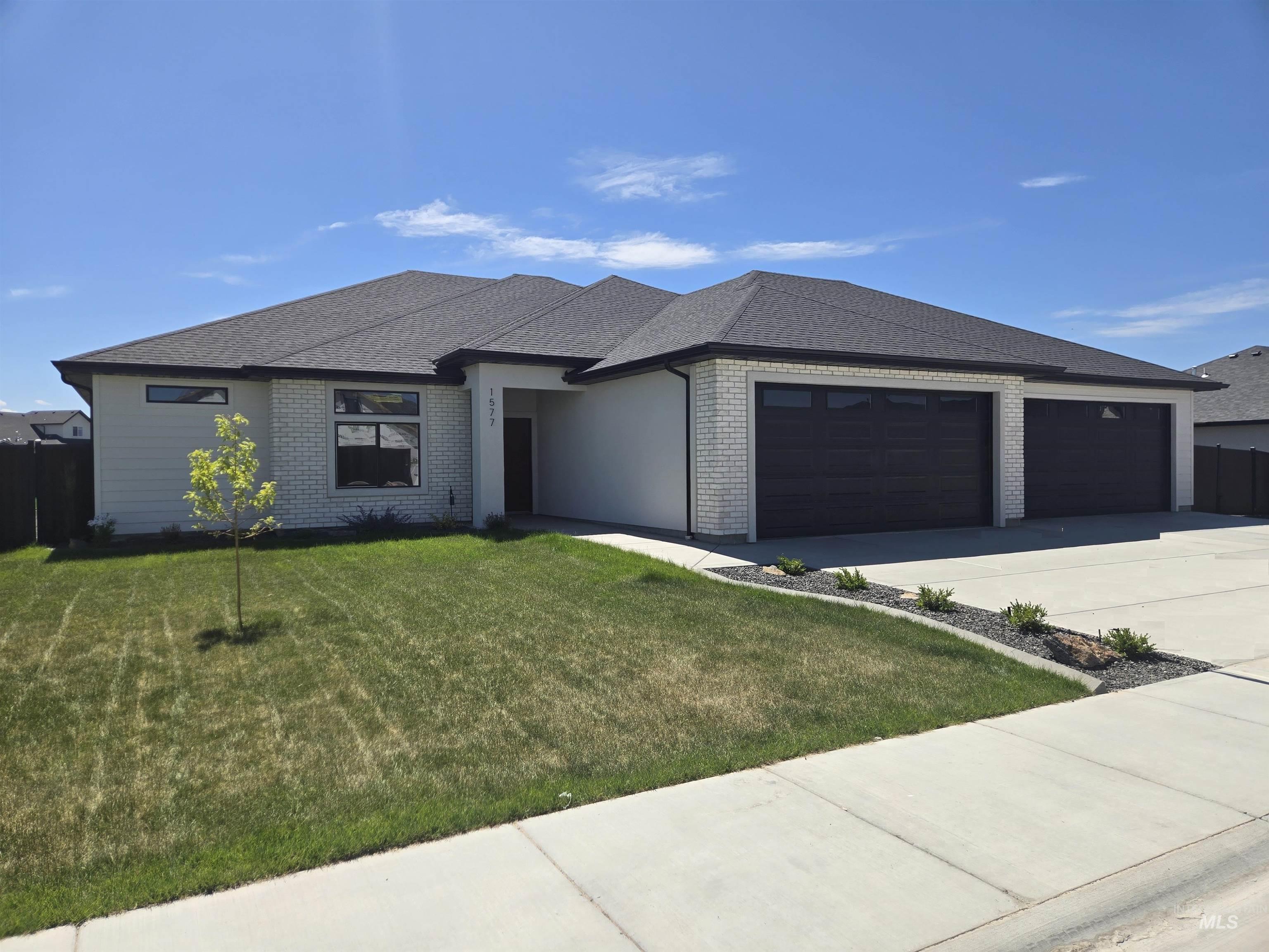 1577 Tule Dr., Twin Falls, Idaho 83301, 4 Bedrooms, 3 Bathrooms, Residential For Sale, Price $650,000, 98973126