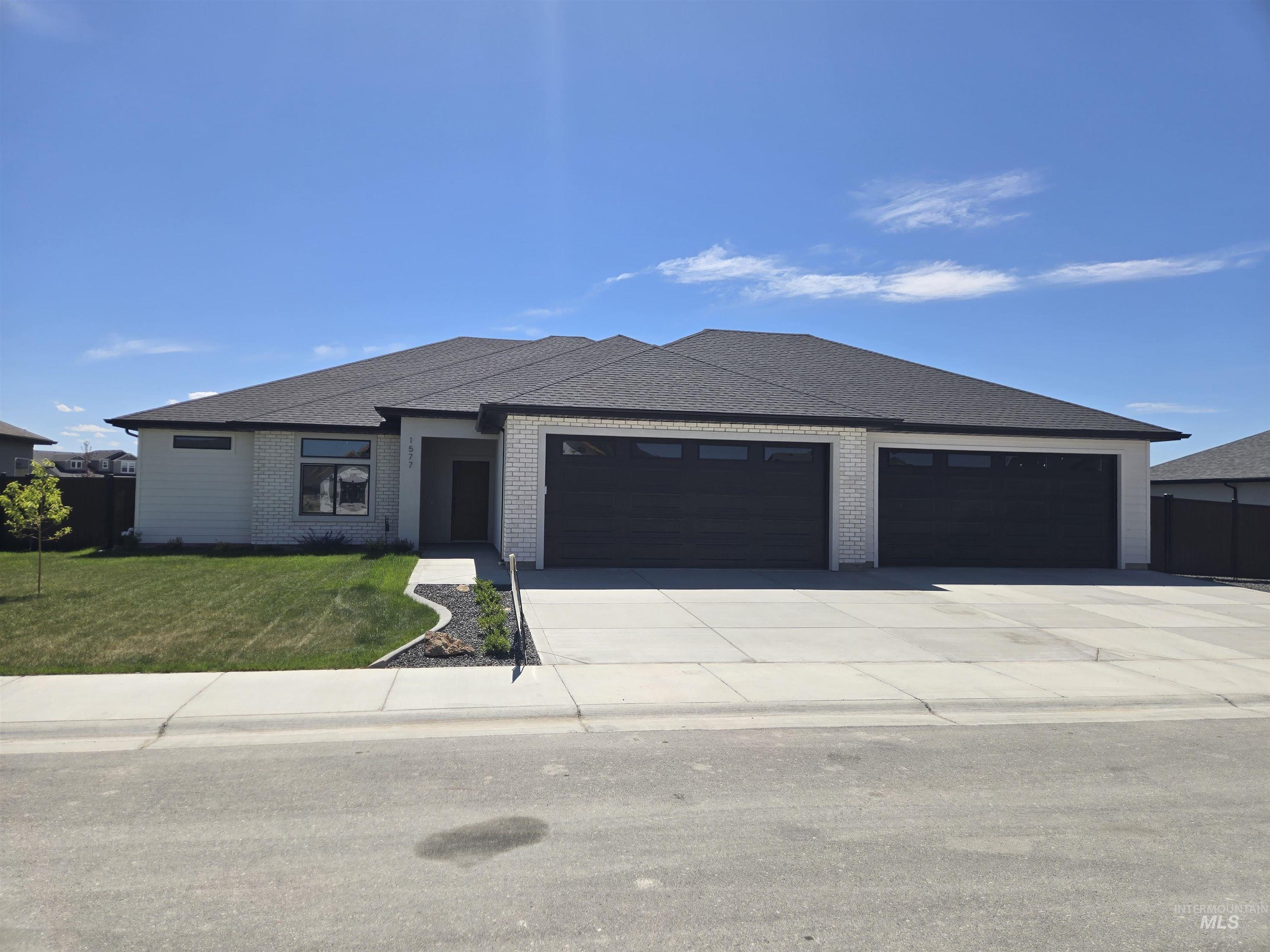 1577 Tule Dr., Twin Falls, Idaho 83301, 4 Bedrooms, 3 Bathrooms, Residential For Sale, Price $650,000, 98973126