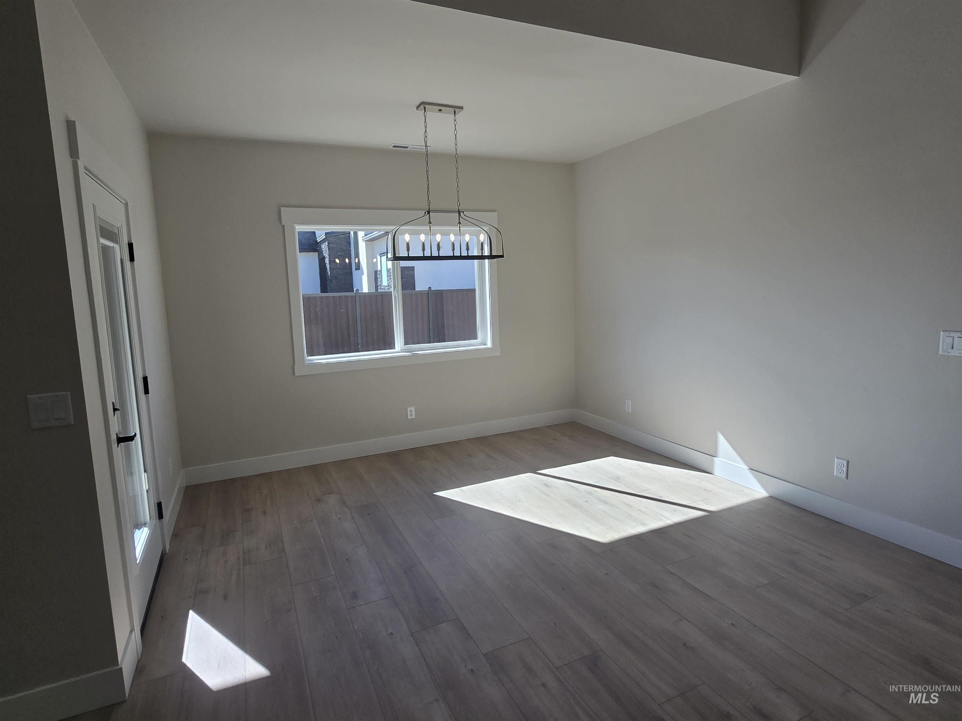 1577 Tule Dr., Twin Falls, Idaho 83301, 4 Bedrooms, 3 Bathrooms, Residential For Sale, Price $650,000,MLS 98973126