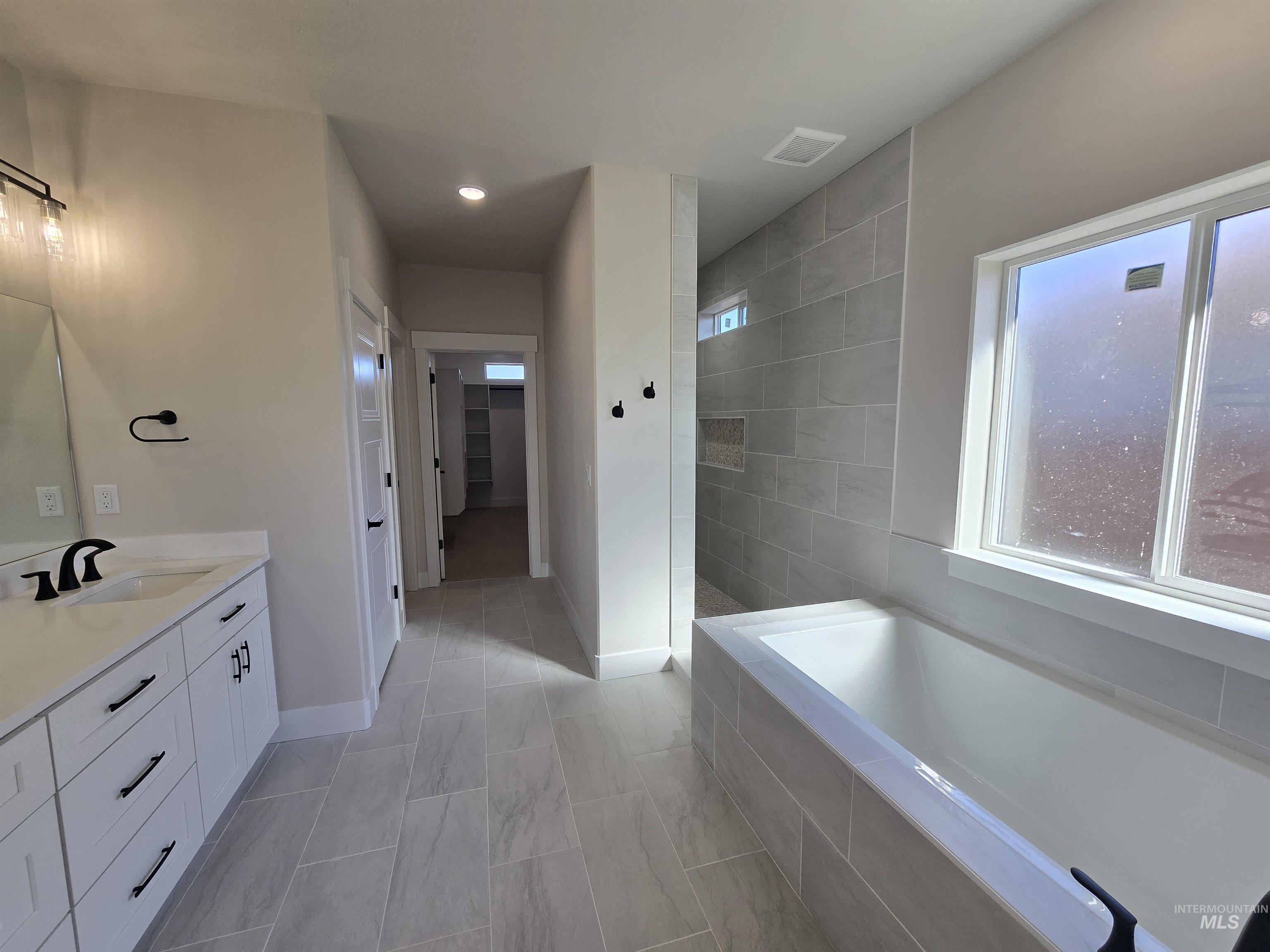 1577 Tule Dr., Twin Falls, Idaho 83301, 4 Bedrooms, 3 Bathrooms, Residential For Sale, Price $650,000,MLS 98973126