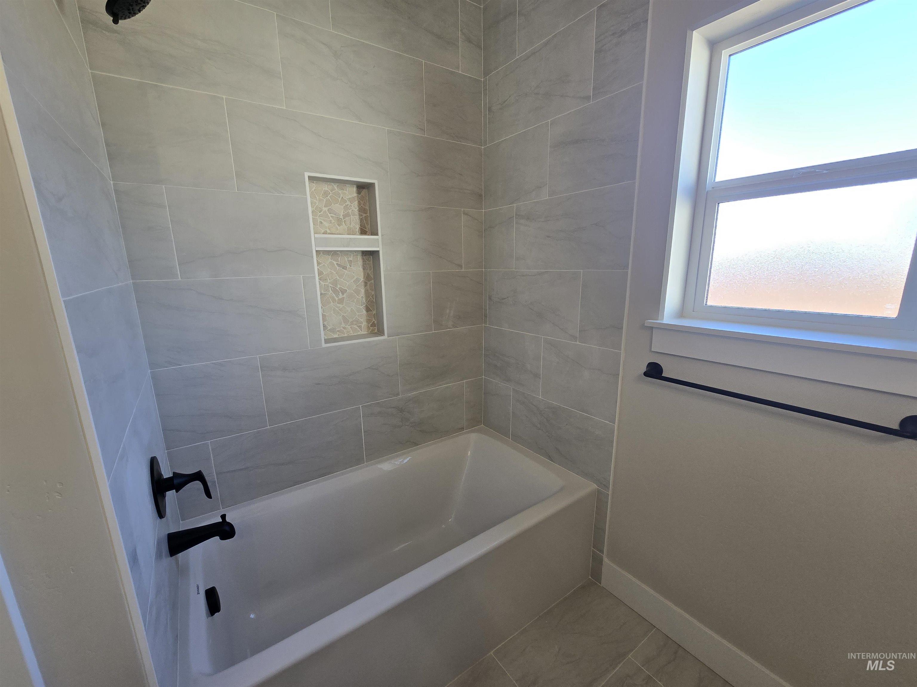 1577 Tule Dr., Twin Falls, Idaho 83301, 4 Bedrooms, 3 Bathrooms, Residential For Sale, Price $650,000,MLS 98973126