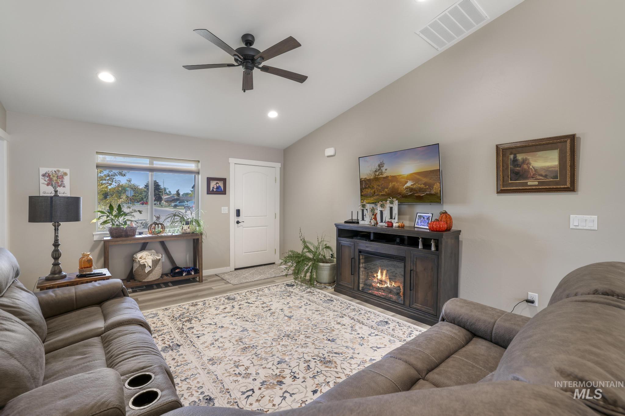 607 Cheri Ct., Kimberly, Idaho 83341, 4 Bedrooms, 2 Bathrooms, Residential For Sale, Price $374,999,MLS 98973129