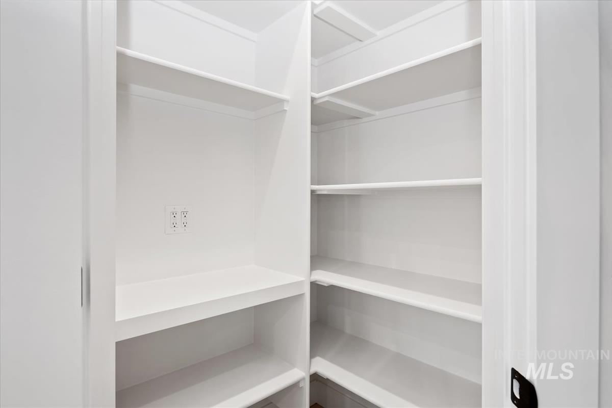 6610 N Good Drive, Eagle, Idaho 83629-0000, 3 Bedrooms, 2 Bathrooms, Residential For Sale, Price $599,880,MLS 98973131