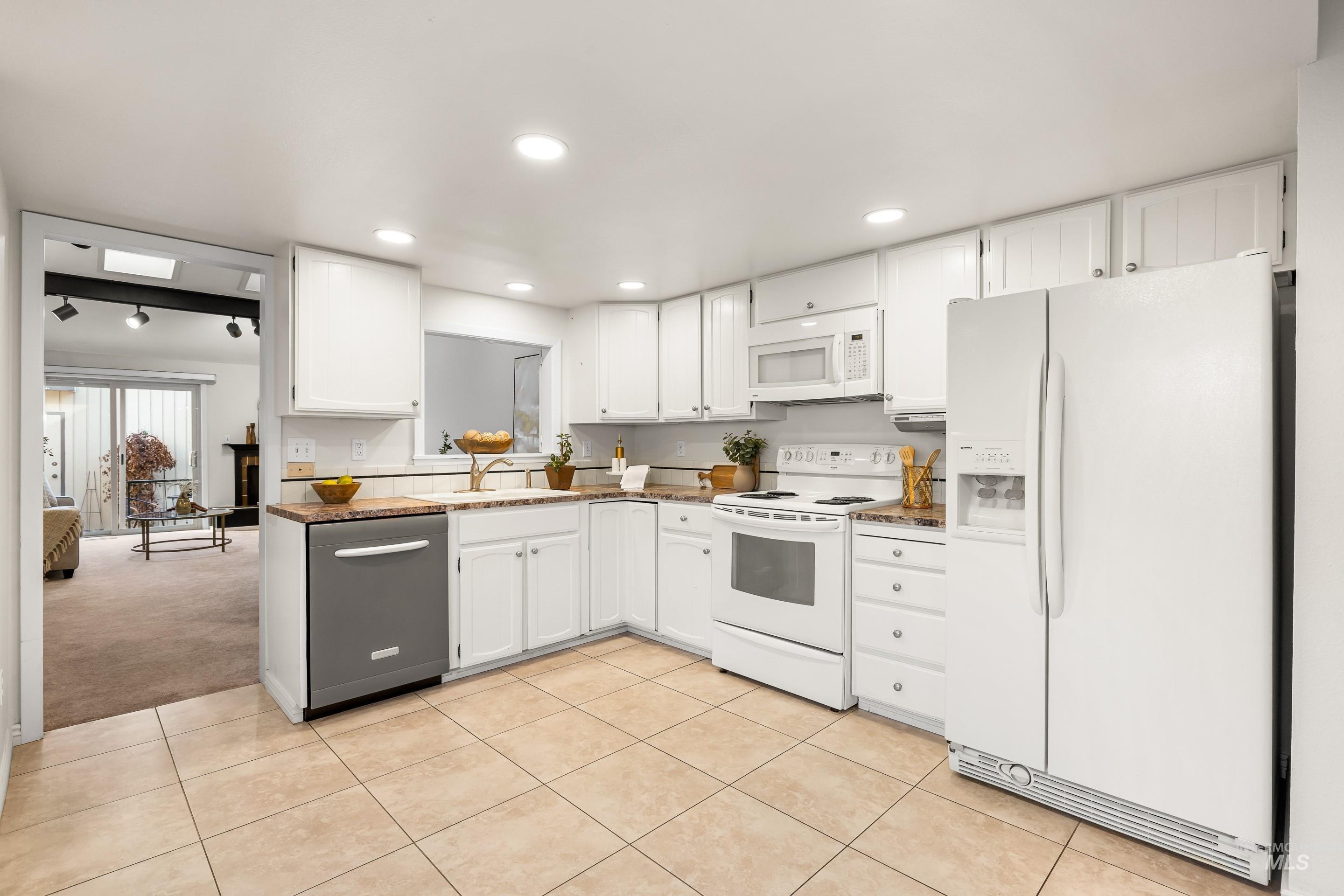 7225 W Cascade Dr, Boise, Idaho 83704, 2 Bedrooms, 1.5 Bathrooms, Residential For Sale, Price $324,900,MLS 98973132