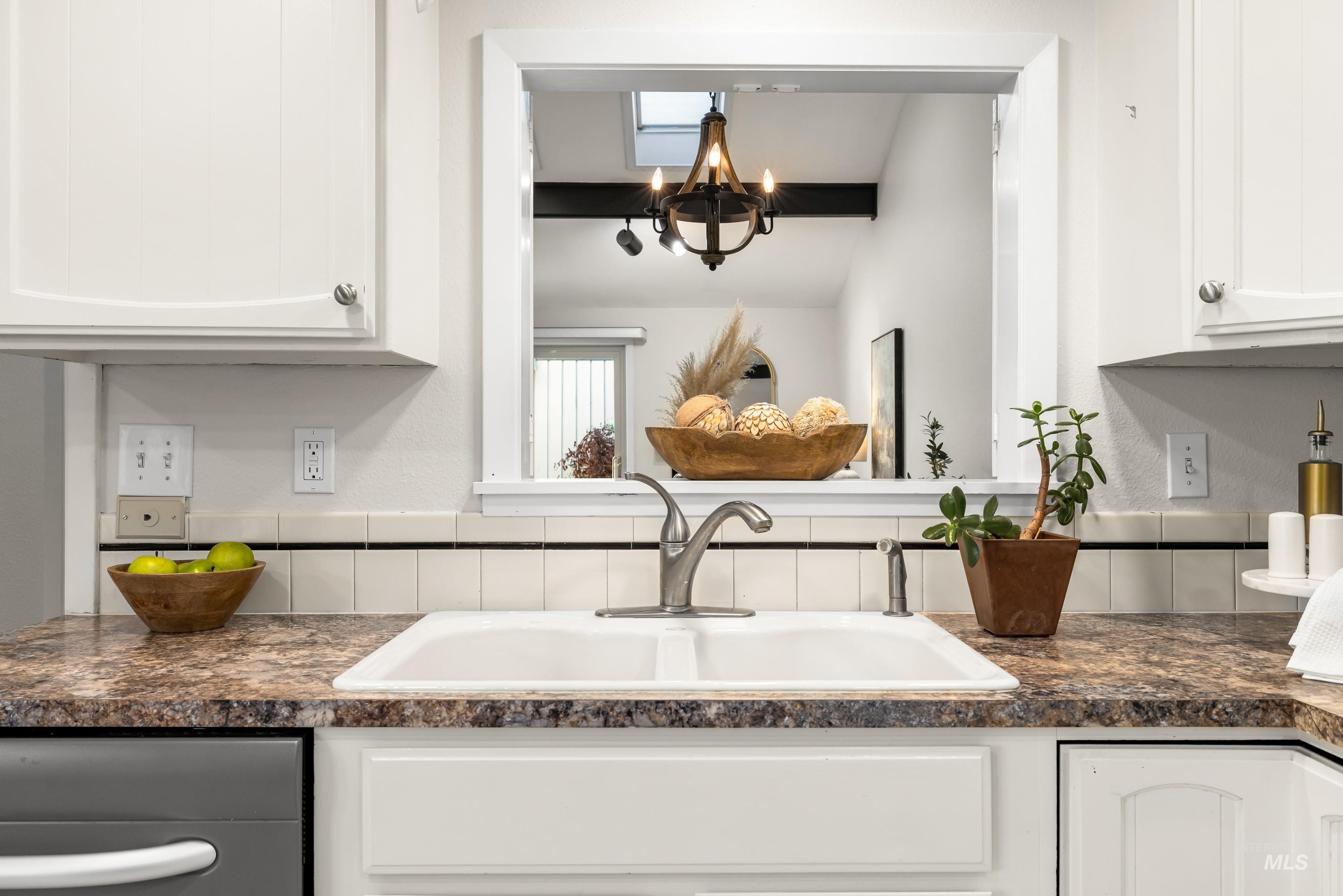 7225 W Cascade Dr, Boise, Idaho 83704, 2 Bedrooms, 1.5 Bathrooms, Residential For Sale, Price $324,900,MLS 98973132