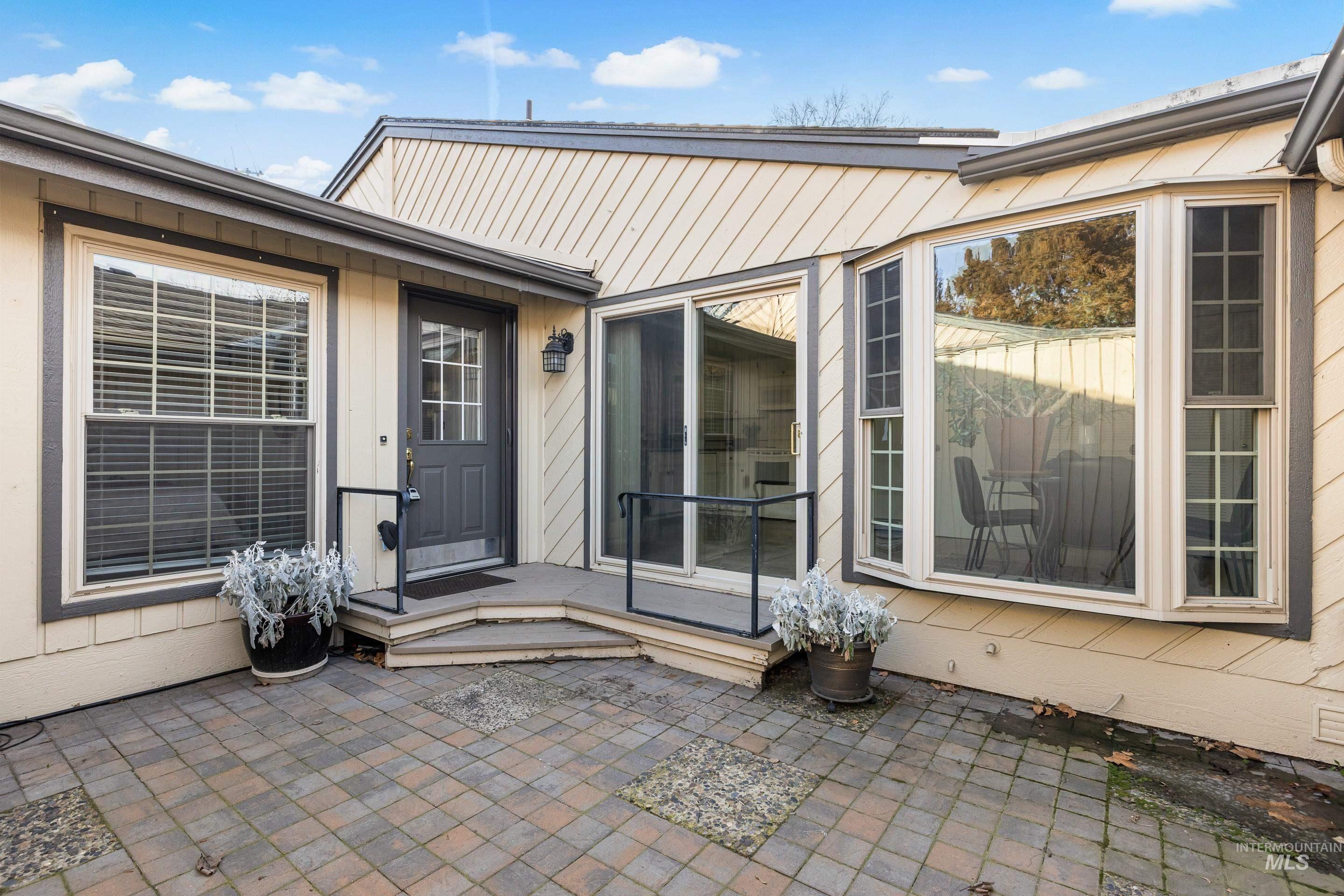 7225 W Cascade Dr, Boise, Idaho 83704, 2 Bedrooms, 1.5 Bathrooms, Residential For Sale, Price $324,900,MLS 98973132