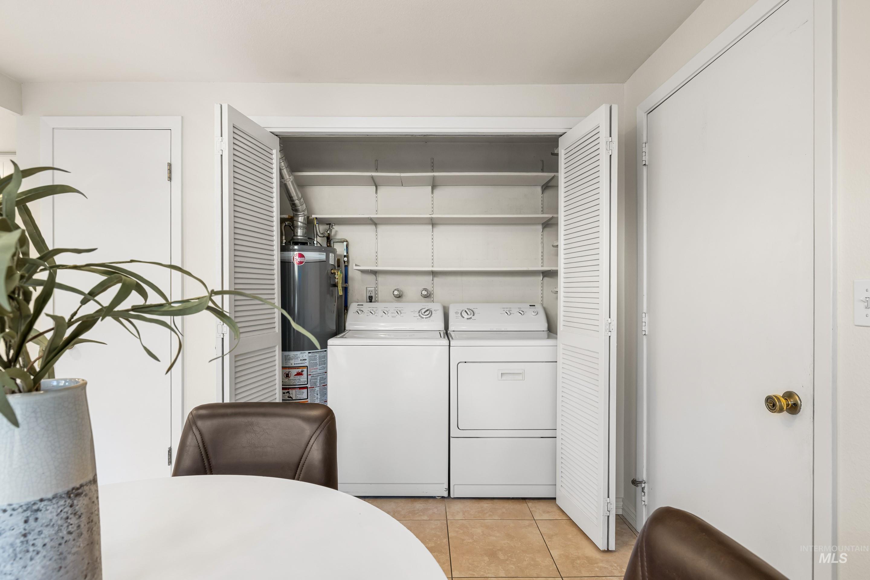 7225 W Cascade Dr, Boise, Idaho 83704, 2 Bedrooms, 1.5 Bathrooms, Residential For Sale, Price $324,900,MLS 98973132