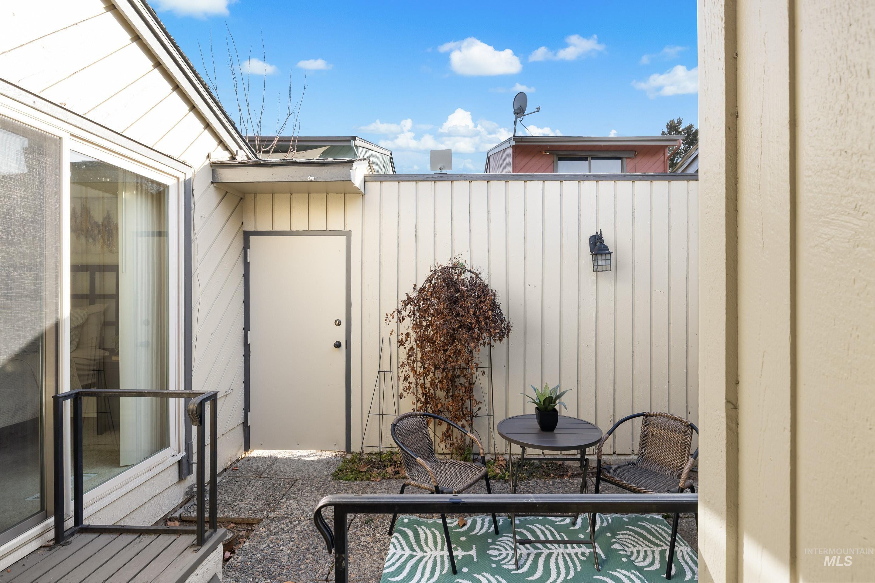 7225 W Cascade Dr, Boise, Idaho 83704, 2 Bedrooms, 1.5 Bathrooms, Residential For Sale, Price $324,900,MLS 98973132