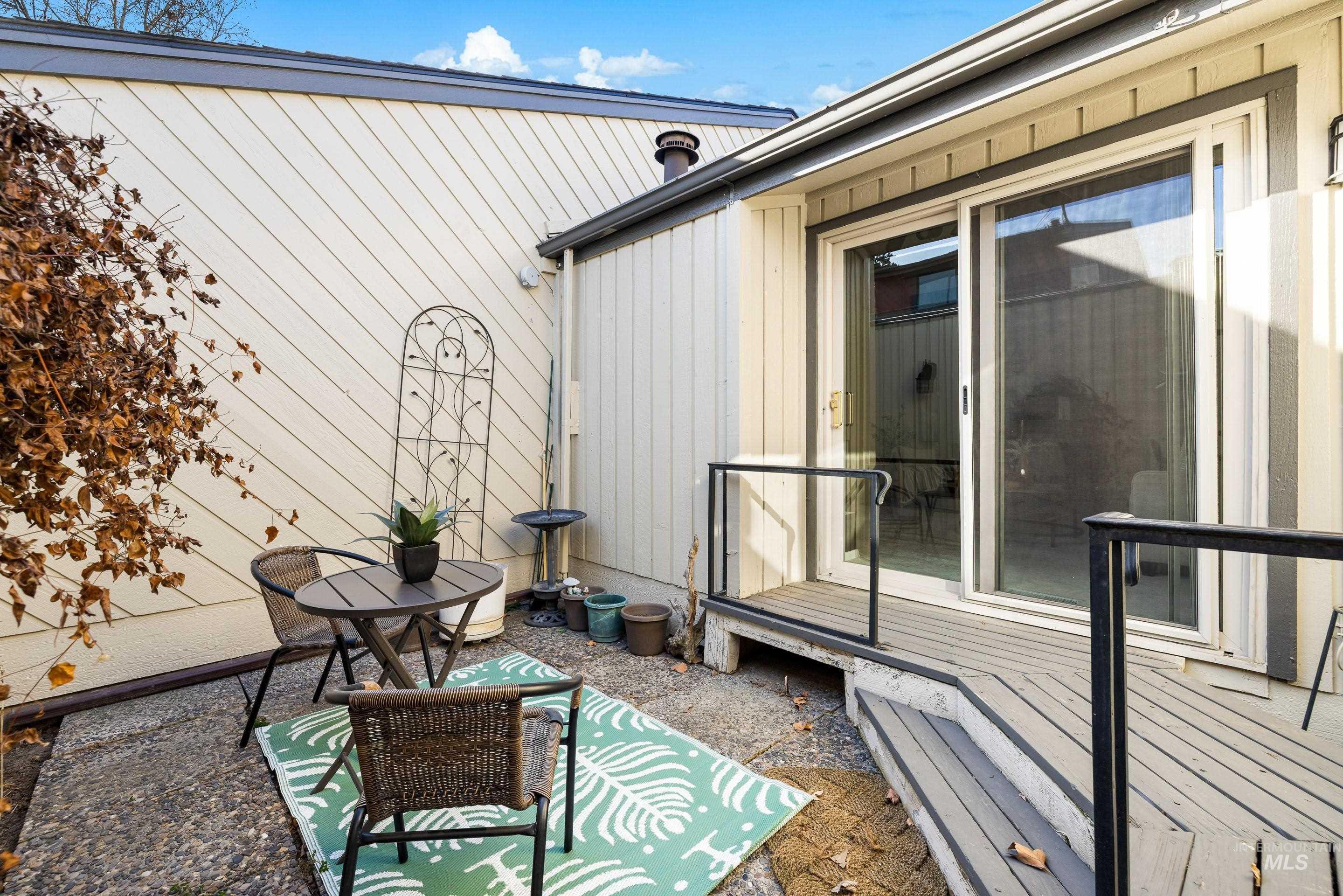 7225 W Cascade Dr, Boise, Idaho 83704, 2 Bedrooms, 1.5 Bathrooms, Residential For Sale, Price $324,900,MLS 98973132