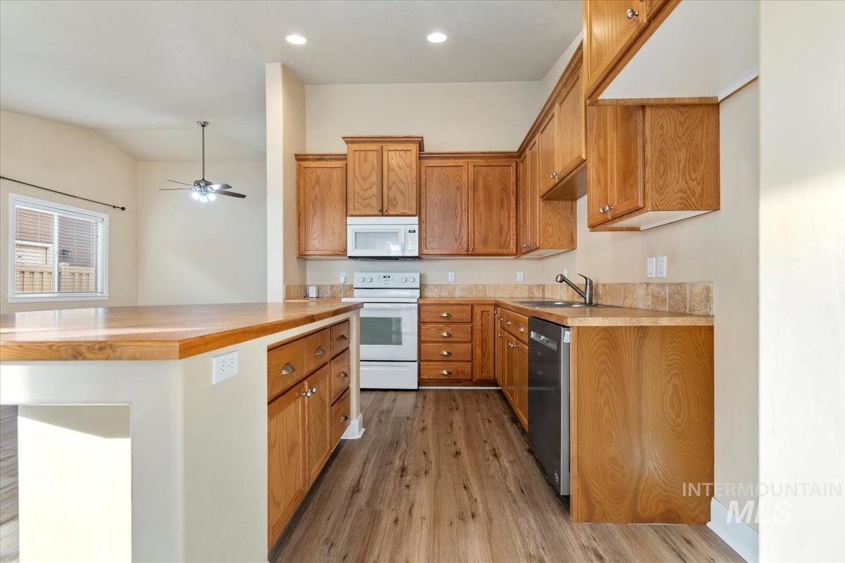 1838 Ridge Way, Middleton, Idaho 83644, 3 Bedrooms, 2 Bathrooms, Residential For Sale, Price $424,900,MLS 98973133