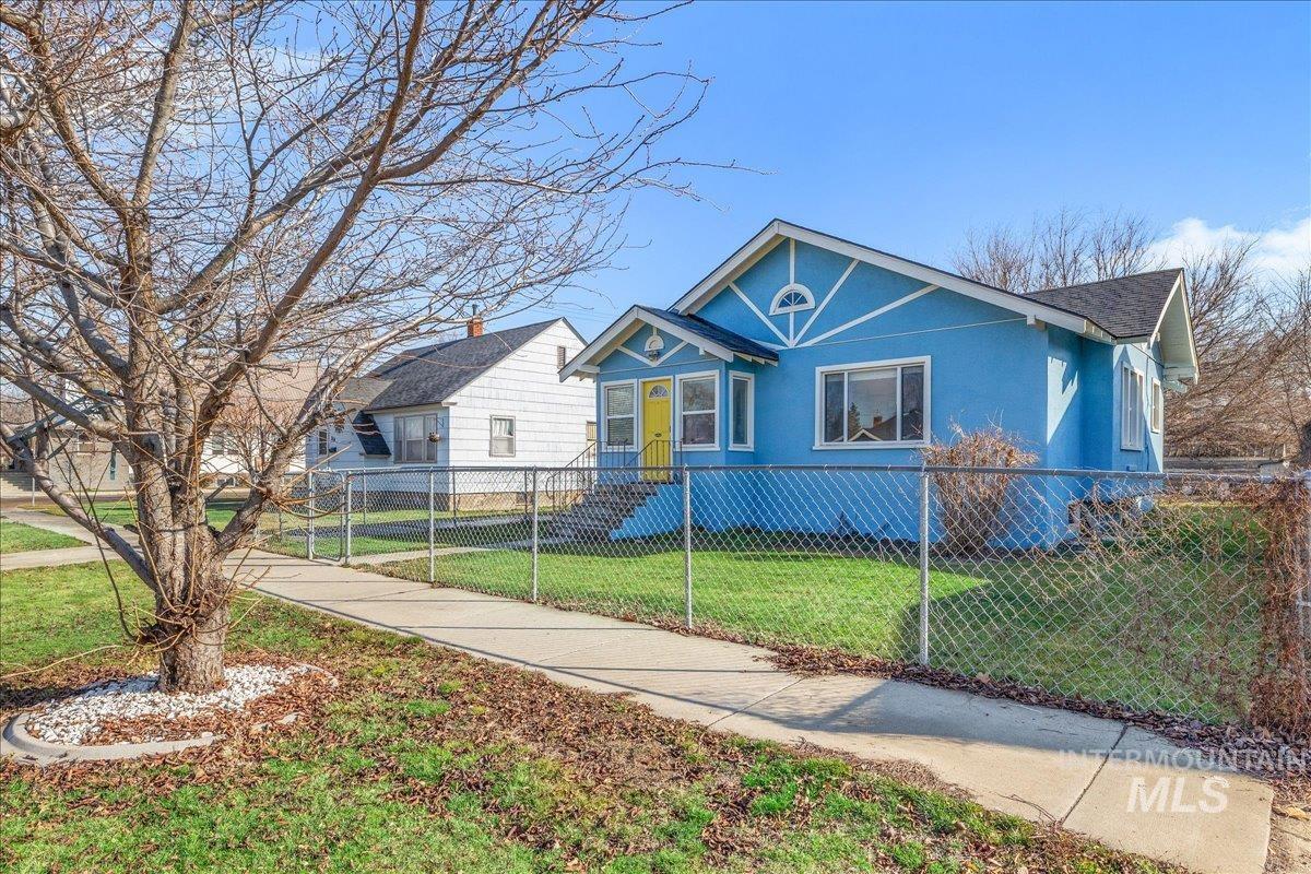 308 17th Avenue S, Nampa, Idaho 83651, 2 Bedrooms, 1 Bathroom, Residential For Sale, Price $320,000,MLS 98973135