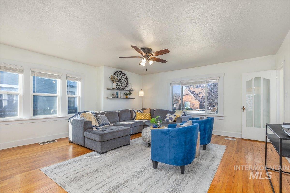 308 17th Avenue S, Nampa, Idaho 83651, 2 Bedrooms, 1 Bathroom, Residential For Sale, Price $320,000,MLS 98973135