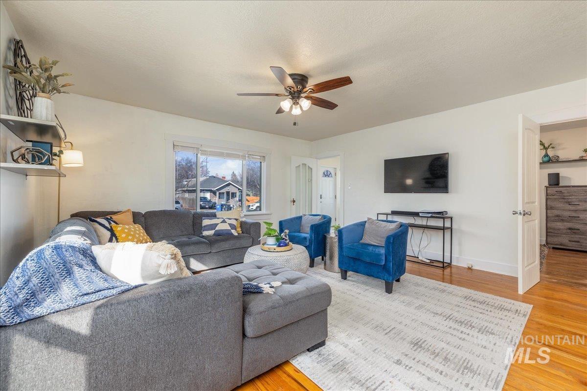 308 17th Avenue S, Nampa, Idaho 83651, 2 Bedrooms, 1 Bathroom, Residential For Sale, Price $320,000,MLS 98973135