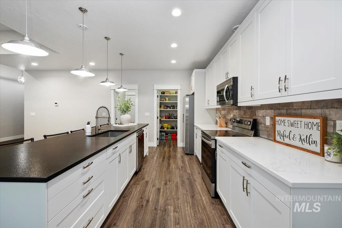 1980 Scotch Pine Dr., Middleton, Idaho 83644, 3 Bedrooms, 2 Bathrooms, Residential For Sale, Price $569,995,MLS 98973136